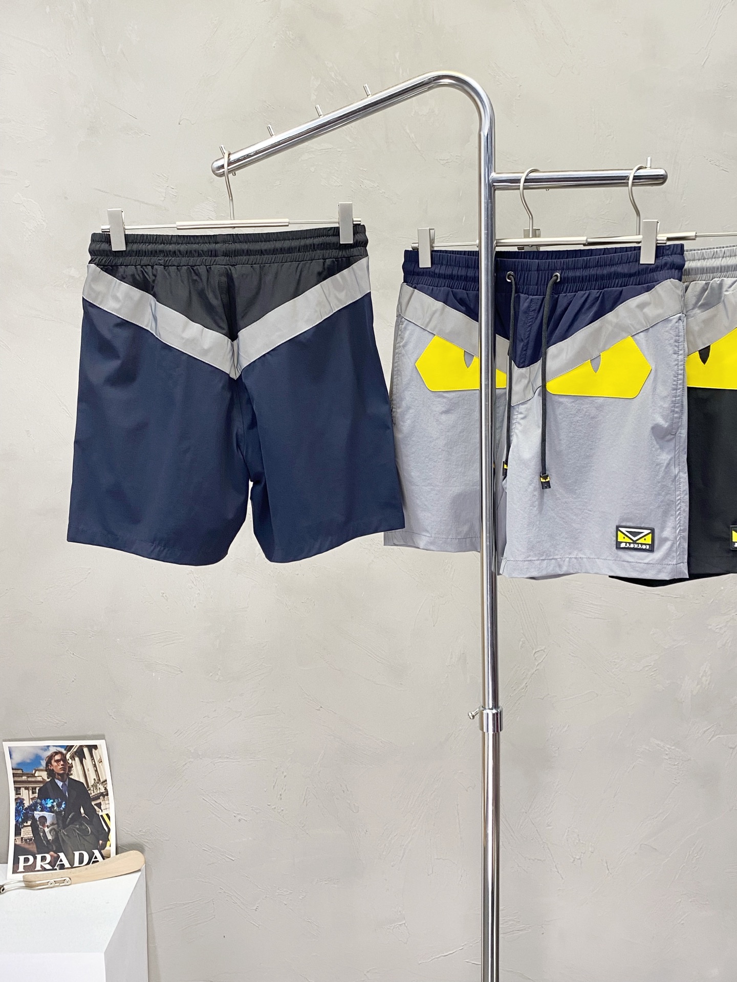 。FENDI芬迪💥独家专供新款春夏休闲短裤🩳高端版本！专柜定制面料 透气舒适度高，细节无可挑剔，品牌元素