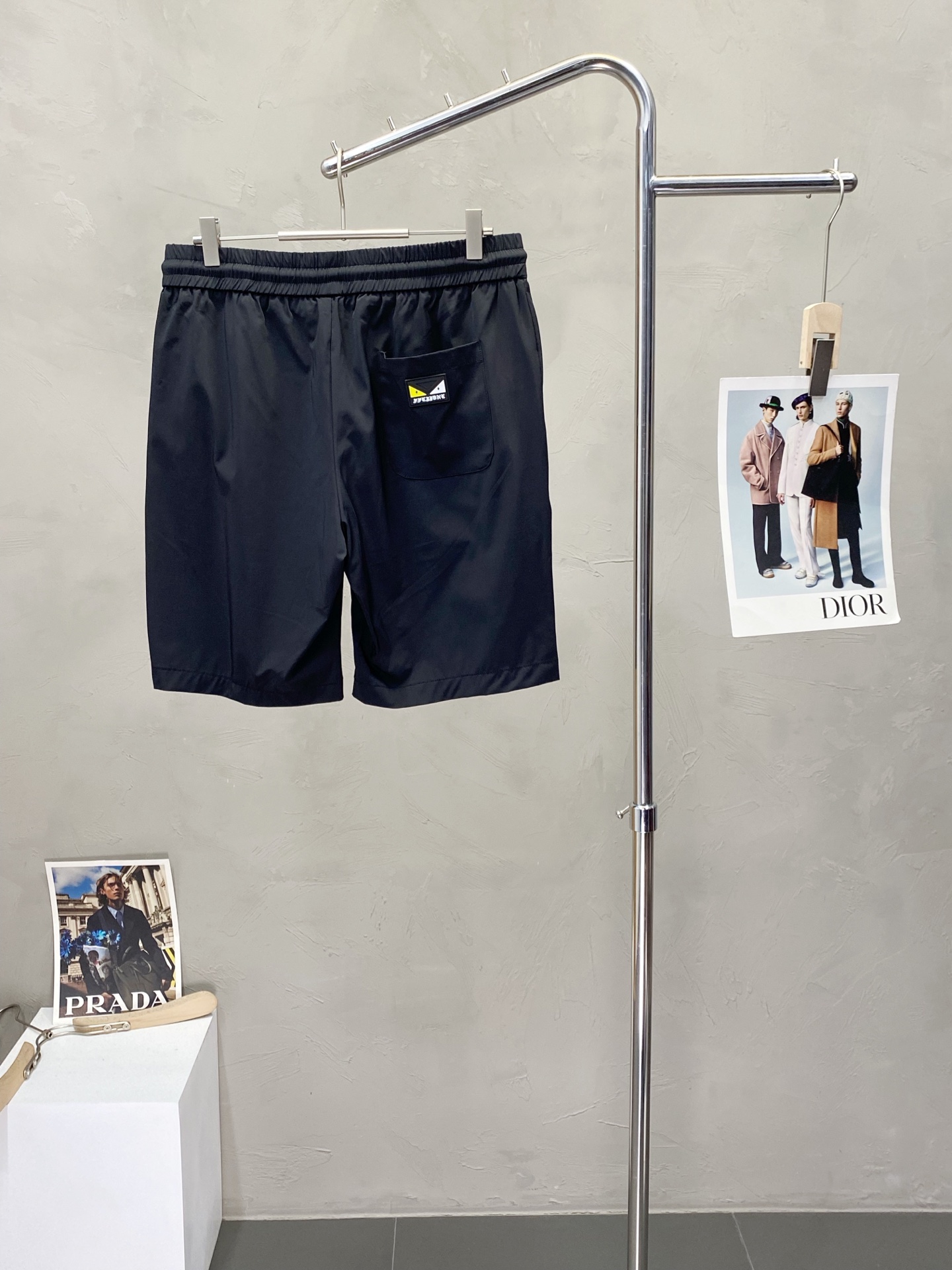 。FENDI芬迪💥独家专供新款春夏休闲短裤🩳高端版本！专柜 面料 透气舒适度高，细节无可挑剔，品牌元素设