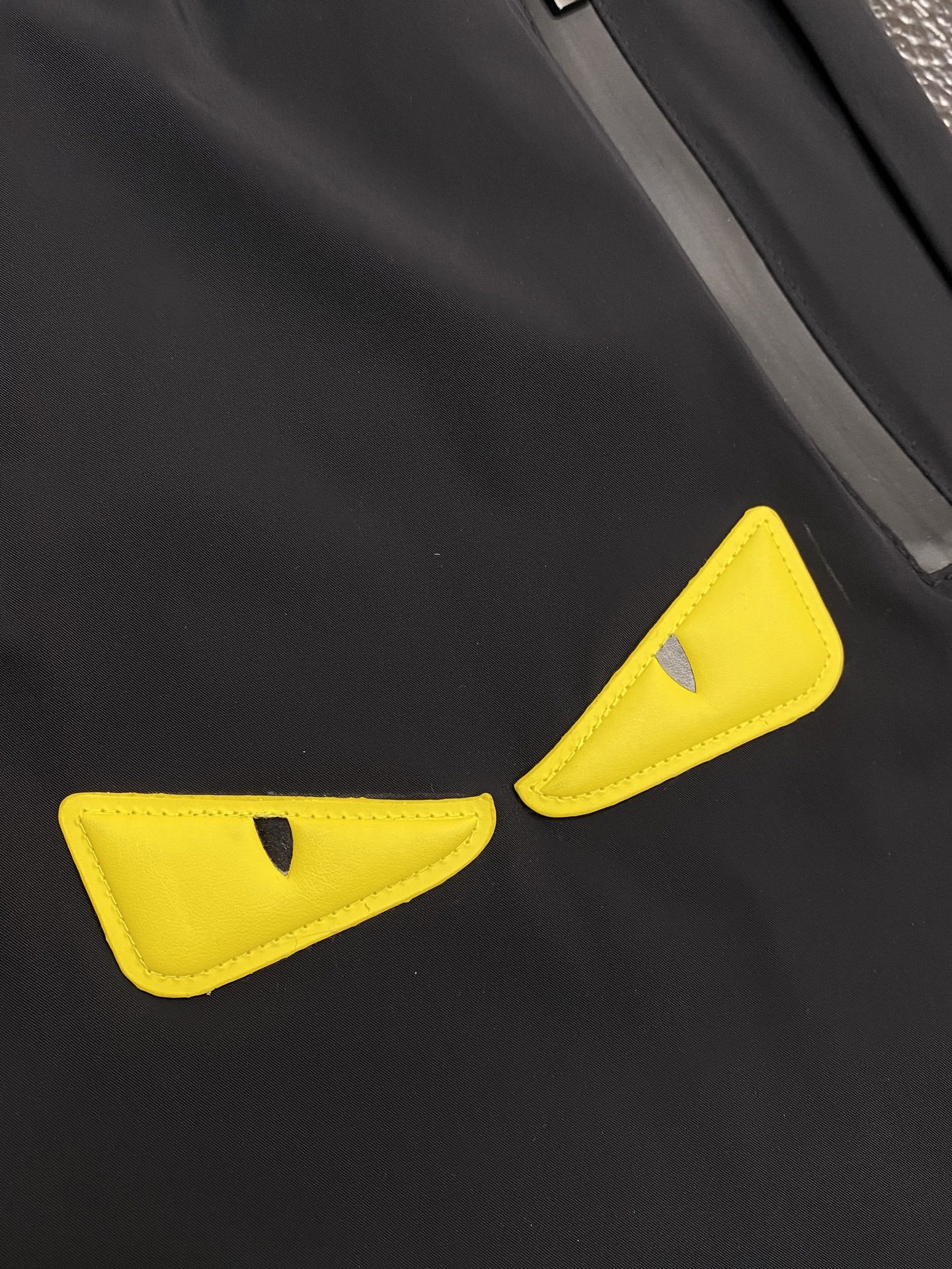 。FENDI芬迪💥独家专供新款春夏休闲短裤🩳高端版本！专柜 面料 透气舒适度高，细节无可挑剔，品牌元素设