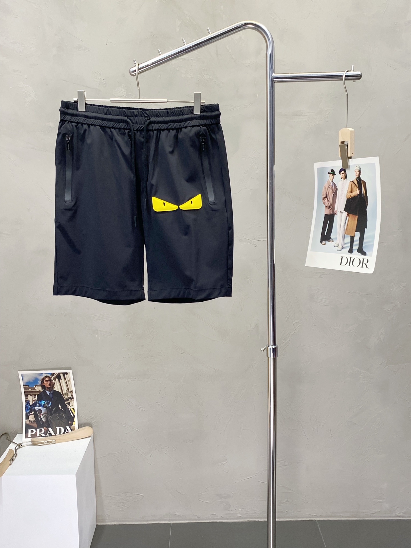 。FENDI芬迪💥独家专供新款春夏休闲短裤🩳高端版本！专柜 面料 透气舒适度高，细节无可挑剔，品牌元素设