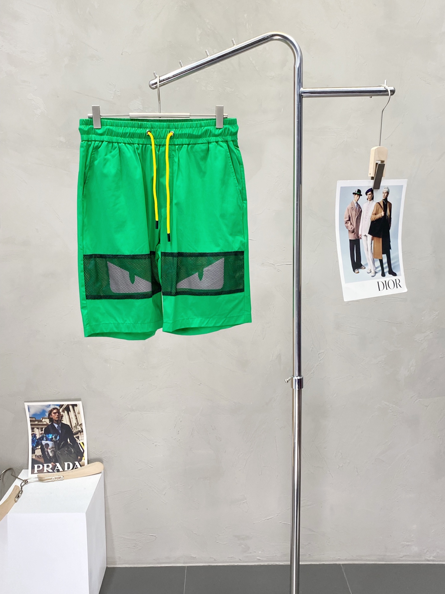 。FENDI芬迪💥独家专供新款春夏休闲短裤🩳高端版本！专柜定制面料 透气舒适度高，细节无可挑剔，品牌元素