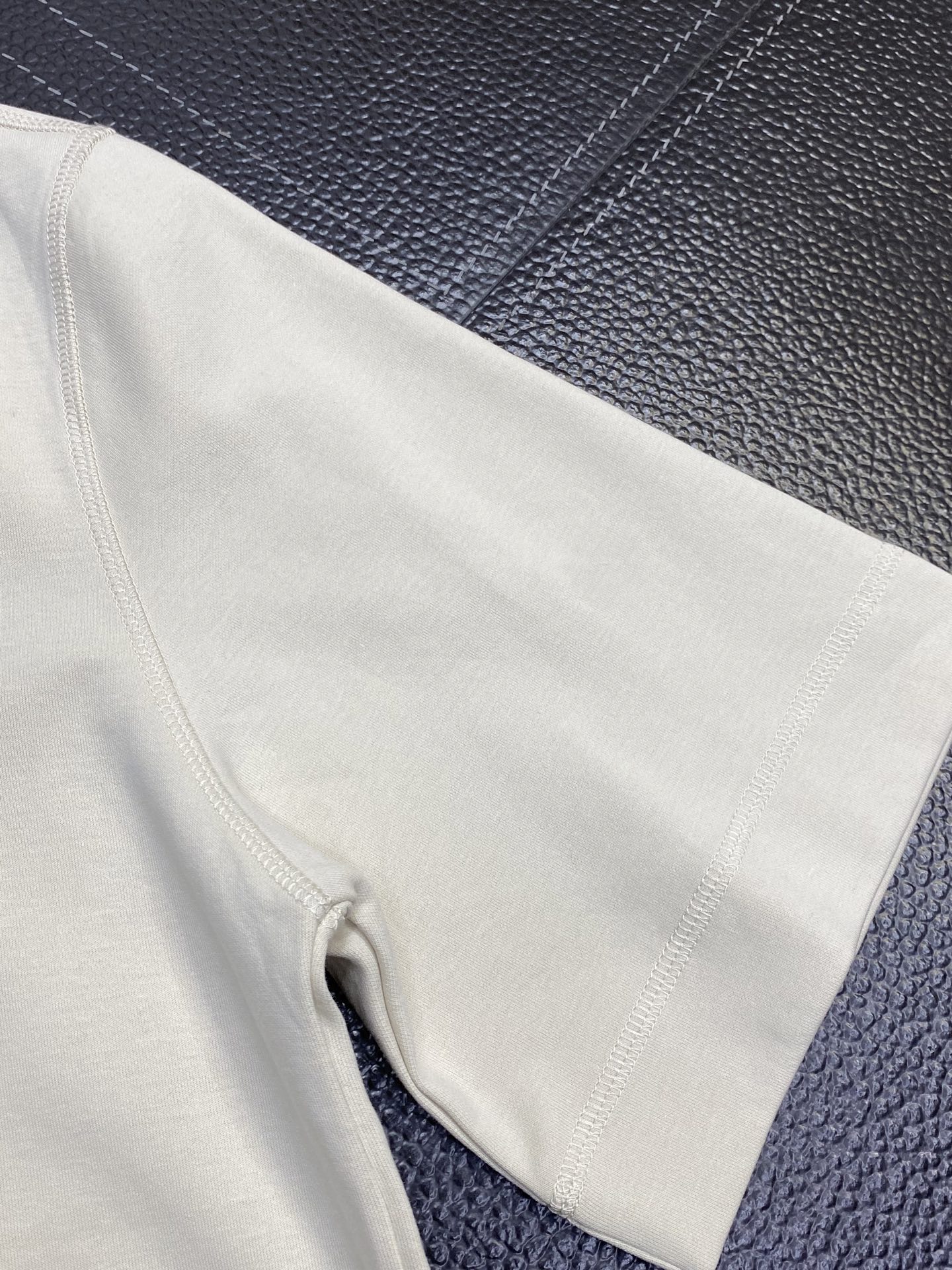 。FENDI芬迪💥独家专供新款原单男士休闲短袖 高端  高端版本 时尚百搭爆款⚠️⚠️✨✨进口面料 手感