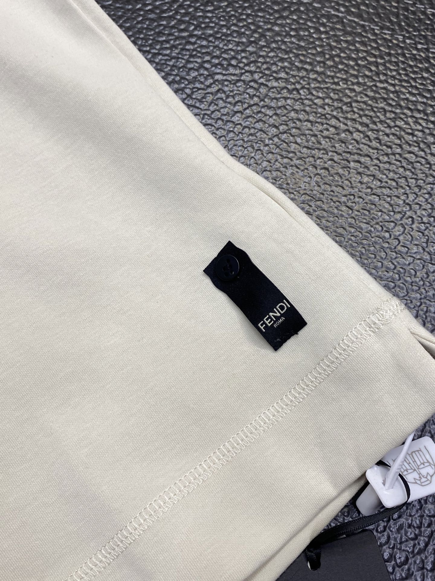 。FENDI芬迪💥独家专供新款原单男士休闲短袖 高端  高端版本 时尚百搭爆款⚠️⚠️✨✨进口面料 手感