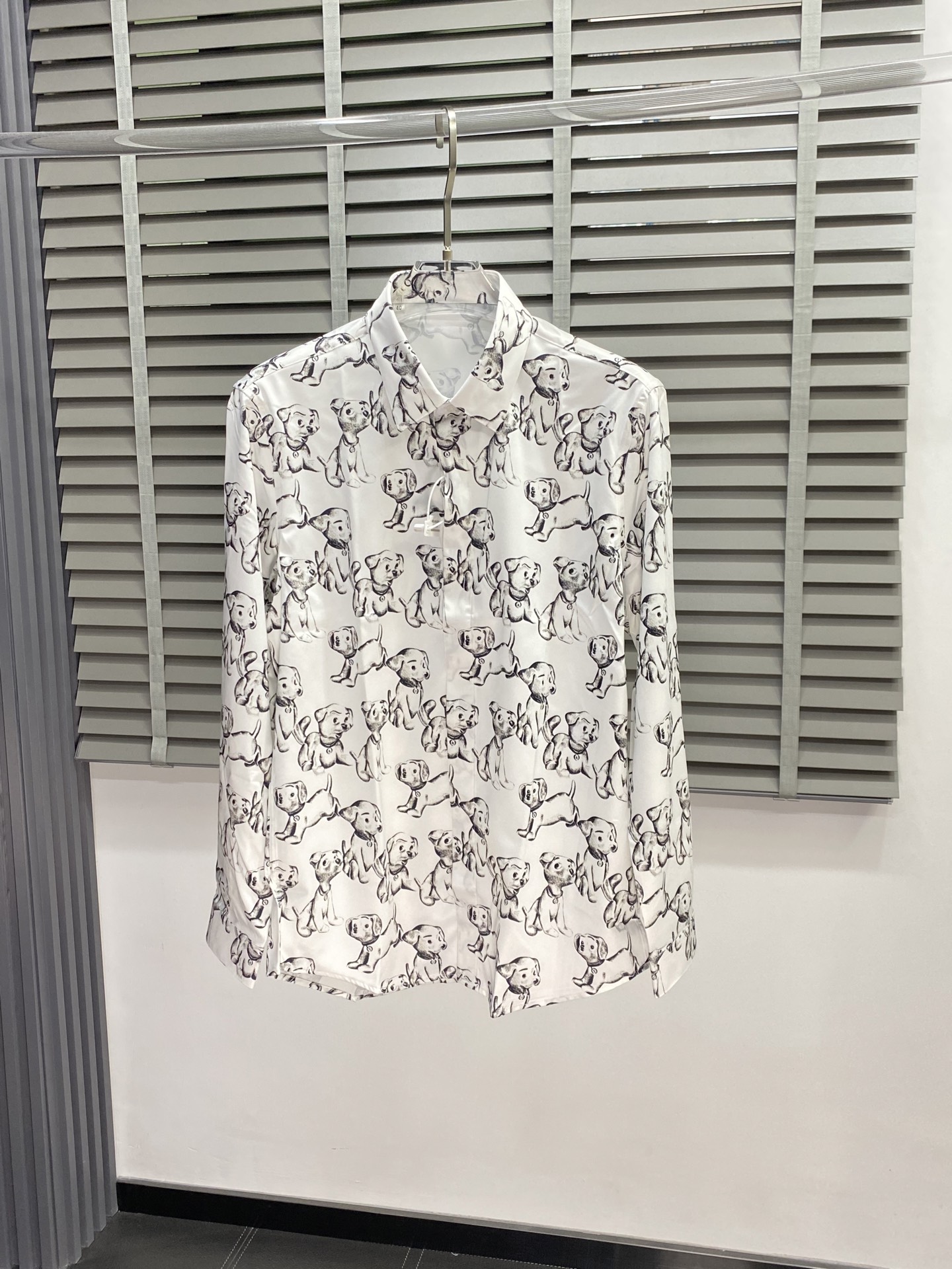 NO:150280,.Dior exclusively offers new men's casual shirts, high-end customization, high-end version, fashionable and versatile imported fabrics, super soft and delicate, skin-friendly and comfortable to wear, high-end boutique, OEM, fine-made top-body, very good, men's essential items, three standards, 38-42,,dior,dior,shirts,alexander wang19860909.Dior迪奥独家专供新款男士休闲衬衫 高端定制 高端版本 时尚百搭爆款进口面料 手感超柔软细腻 穿着亲肤舒适 高端精品 代工厂精细做上身非常赞 男士必备单品 三标齐全 码数38-42,,dior,dior,shirts,alexander wang,Men's clothing