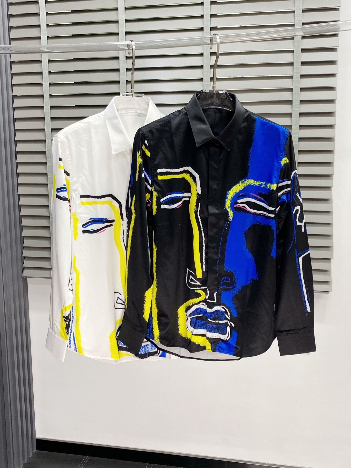 NO:150292,.Dior exclusively offers new men's casual shirts, high-end customization, high-end version, fashionable and versatile imported fabrics, super soft and delicate, skin-friendly and comfortable to wear, high-end boutique, OEM, fine-made top-body, very good, men's essential items, three standards, 38-42,,dior,dior,shirts,alexander wang19860909.Dior迪奥独家专供新款男士休闲衬衫 高端定制 高端版本 时尚百搭爆款进口面料 手感超柔软细腻 穿着亲肤舒适 高端精品 代工厂精细做上身非常赞 男士必备单品 三标齐全 码数38-42,,dior,dior,shirts,alexander wang,Men's clothing