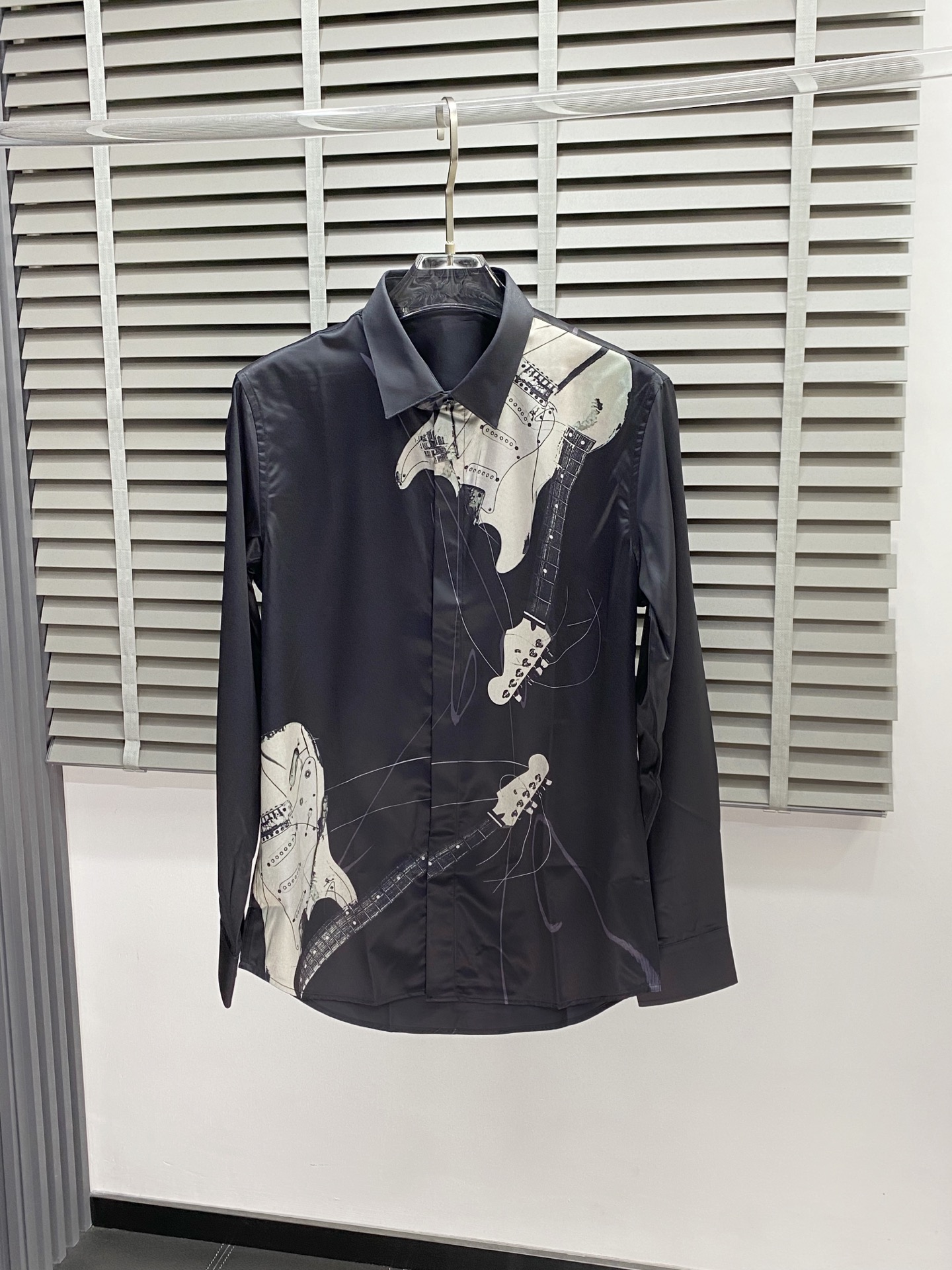 NO:153115,.Y-3 Yamamoto Yoshi exclusively supplies new men's casual shirts, high-end customization, high-end version, fashionable and versatile imported fabric, super soft and delicate, skin-friendly and comfortable to wear, high-end boutique, OEM, fine-made top body, very good, men's essential items, three standards, 38-42,,shirts,alexander wang19860909.Y-3山本耀司独家专供新款男士休闲衬衫 高端定制 高端版本 时尚百搭爆款进口面料 手感超柔软细腻 穿着亲肤舒适 高端精品 代工厂精细做上身非常赞 男士必备单品 三标齐全 码数38-42,,shirts,alexander wang,Men's clothing