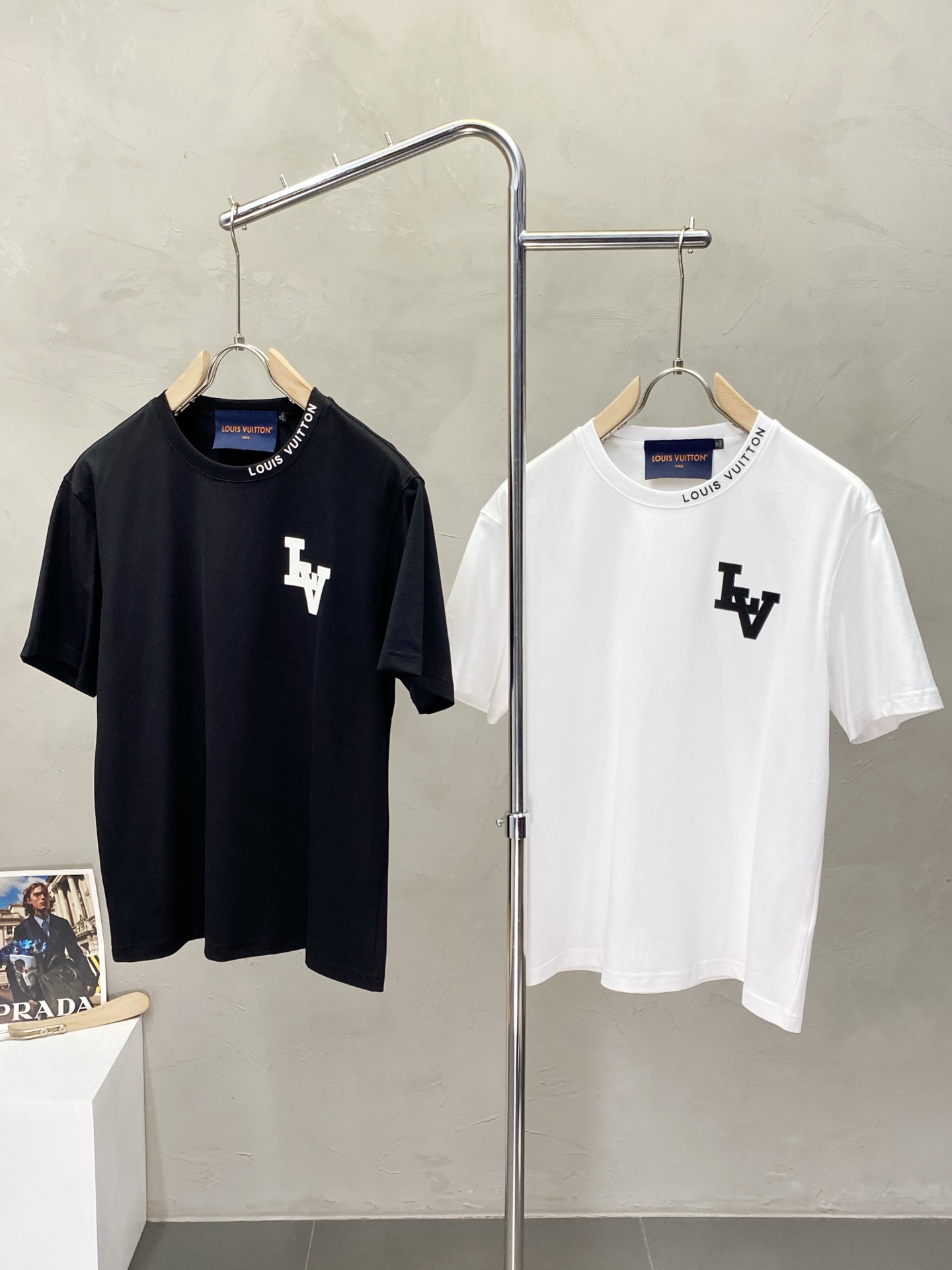 NO:150212,.Louis Vuitton exclusively offers new original single men's casual short sleeves, high-end customization, high-end version, fashionable and versatile imported fabric, super soft and delicate, skin-friendly and comfortable to wear, high-end boutique, OEM, fine-made top body, very good, men's essential items, three standards, complete code M-3XL,,louis vuitton,louis vuitton,T-shirt,alexander wang19860909.Louis Vuitton路易威登独家专供新款原单男士休闲短袖 高端定制 高端版本 时尚百搭爆款进口面料 手感超柔软细腻 穿着亲肤舒适 高端精品 代工厂精细做上身非常赞 男士必备单品 三标齐全 码数M-3XL,,louis vuitton,louis vuitton,T-shirt,alexander wang,Men's clothing