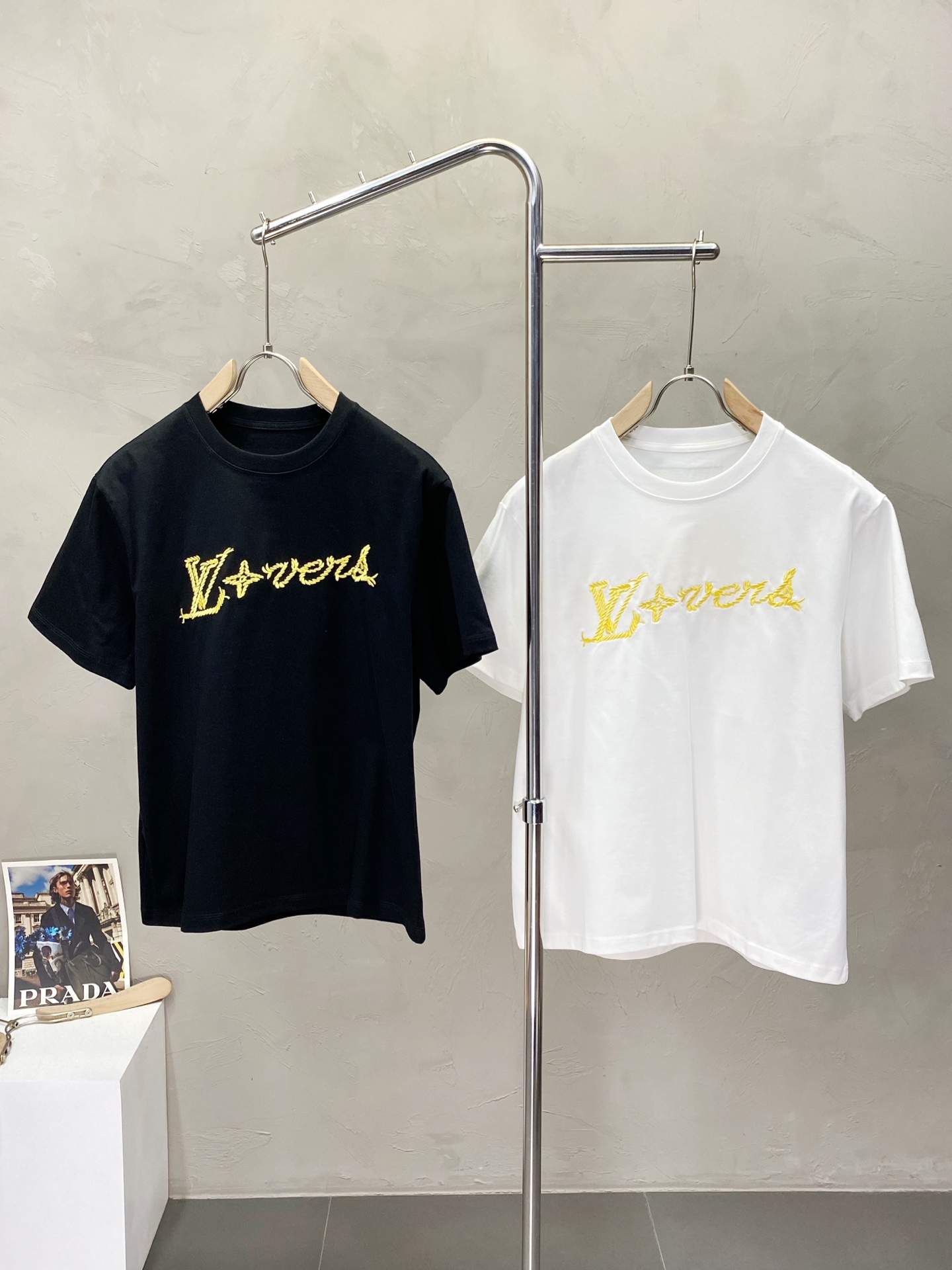 NO:150244,.Louis Vuitton exclusively offers new original single men's casual short sleeves, high-end customization, high-end version, fashionable and versatile imported fabric, super soft and delicate, skin-friendly and comfortable to wear, high-end boutique, OEM, fine-made top body, very good, men's essential items, three standards, complete code M-3XL,,louis vuitton,louis vuitton,T-shirt,alexander wang19860909.Louis Vuitton路易威登独家专供新款原单男士休闲短袖 高端定制 高端版本 时尚百搭爆款进口面料 手感超柔软细腻 穿着亲肤舒适 高端精品 代工厂精细做上身非常赞 男士必备单品 三标齐全 码数M-3XL,,louis vuitton,louis vuitton,T-shirt,alexander wang,Men's clothing