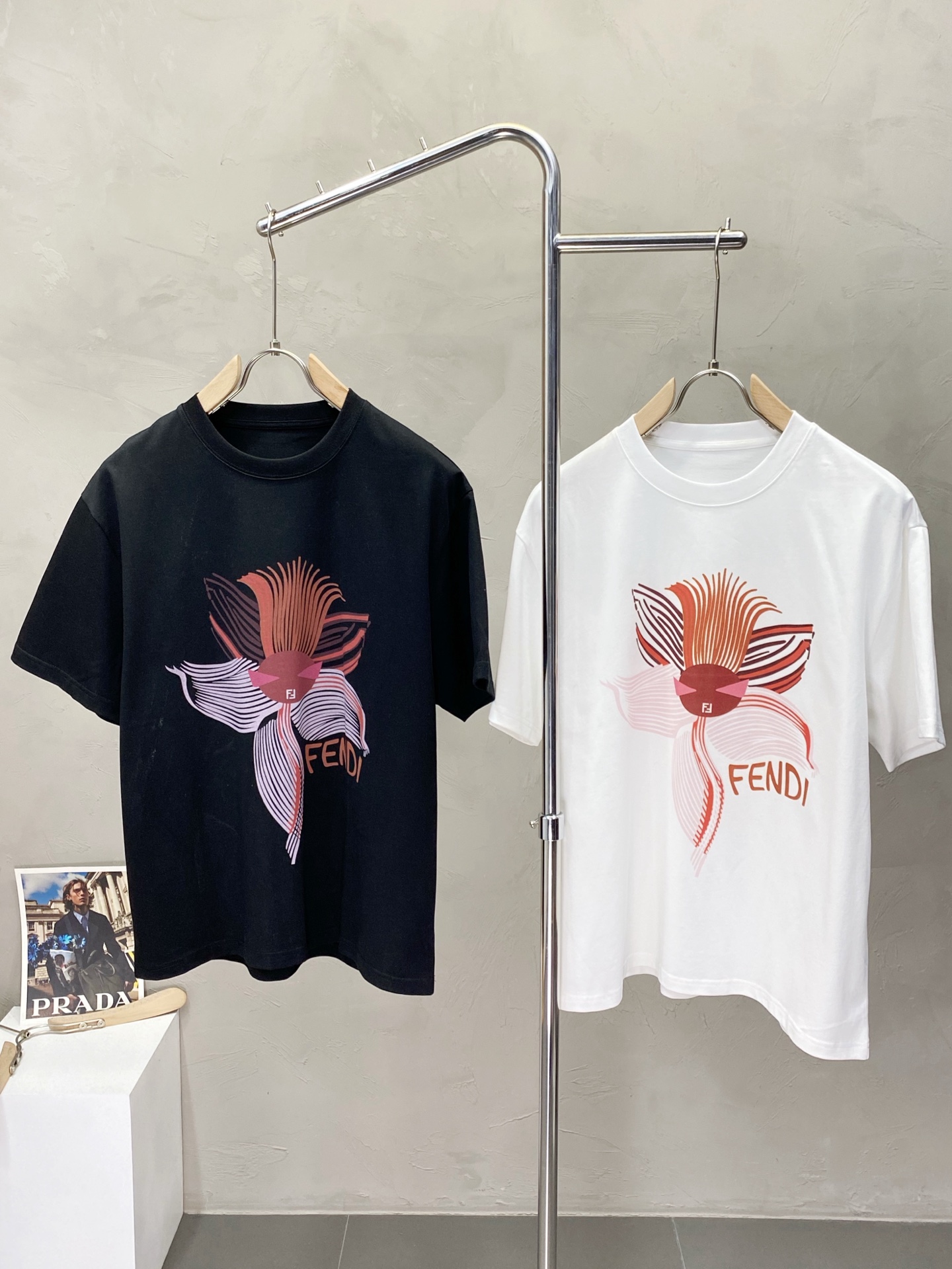 NO:150228,.FENDI exclusively offers new original single men's casual short sleeves, high-end customization, high-end version, fashionable and versatile imported fabric, super soft and delicate, skin-friendly and comfortable to wear, high-end boutique, OEM, fine-made, very good for the upper body, men's essential items, three standards, M-3XL,,fendi,fendi,T-shirt,alexander wang19860909.FENDI芬迪独家专供新款原单男士休闲短袖 高端定制 高端版本 时尚百搭爆款进口面料 手感超柔软细腻 穿着亲肤舒适 高端精品 代工厂精细做上身非常赞 男士必备单品 三标齐全 码数M-3XL,,fendi,fendi,T-shirt,alexander wang,Men's clothing