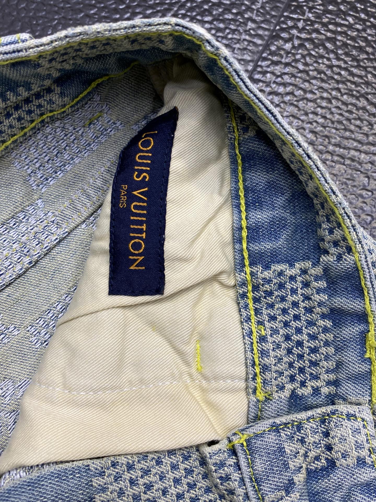 。Louis Vuitton路易威登💥独家专供新款休闲微喇牛仔裤👖高端版本！棋盘格设计 专柜定制面料 透