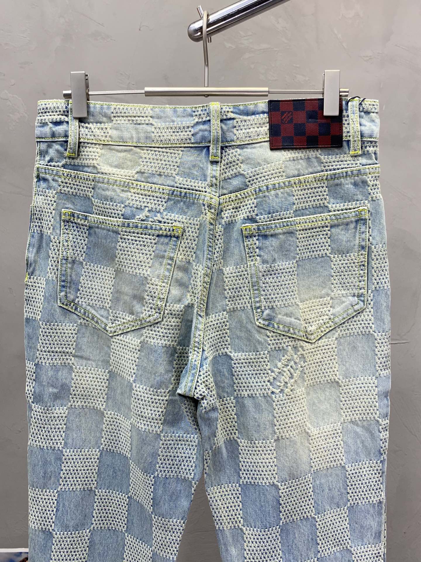 。Louis Vuitton路易威登💥独家专供新款休闲微喇牛仔裤👖高端版本！棋盘格设计 专柜定制面料 透