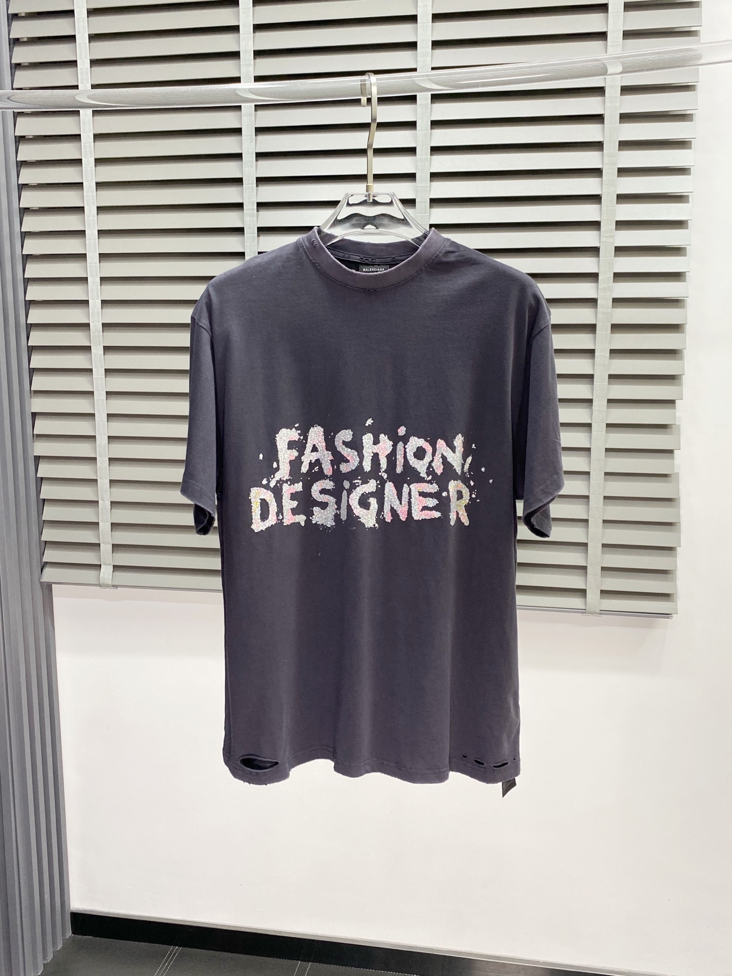 NO:150304,.Balenciga exclusively offers new original single men's casual short sleeves, high-end customization, high-end version, fashionable and versatile imported fabric, super soft and delicate, skin-friendly and comfortable to wear, high-end boutique, OEM, fine-made top body, very good, men's essential items, three standards, S.M.L,,balenciaga,balenciaga,T-shirt,alexander wang19860909.Balenciga巴黎世家独家专供新款原单男士休闲短袖 高端定制 高端版本 时尚百搭爆款进口面料 手感超柔软细腻 穿着亲肤舒适 高端精品 代工厂精细做上身非常赞 男士必备单品 三标齐全 码数S.M.L,,balenciaga,balenciaga,T-shirt,alexander wang,Men's clothing