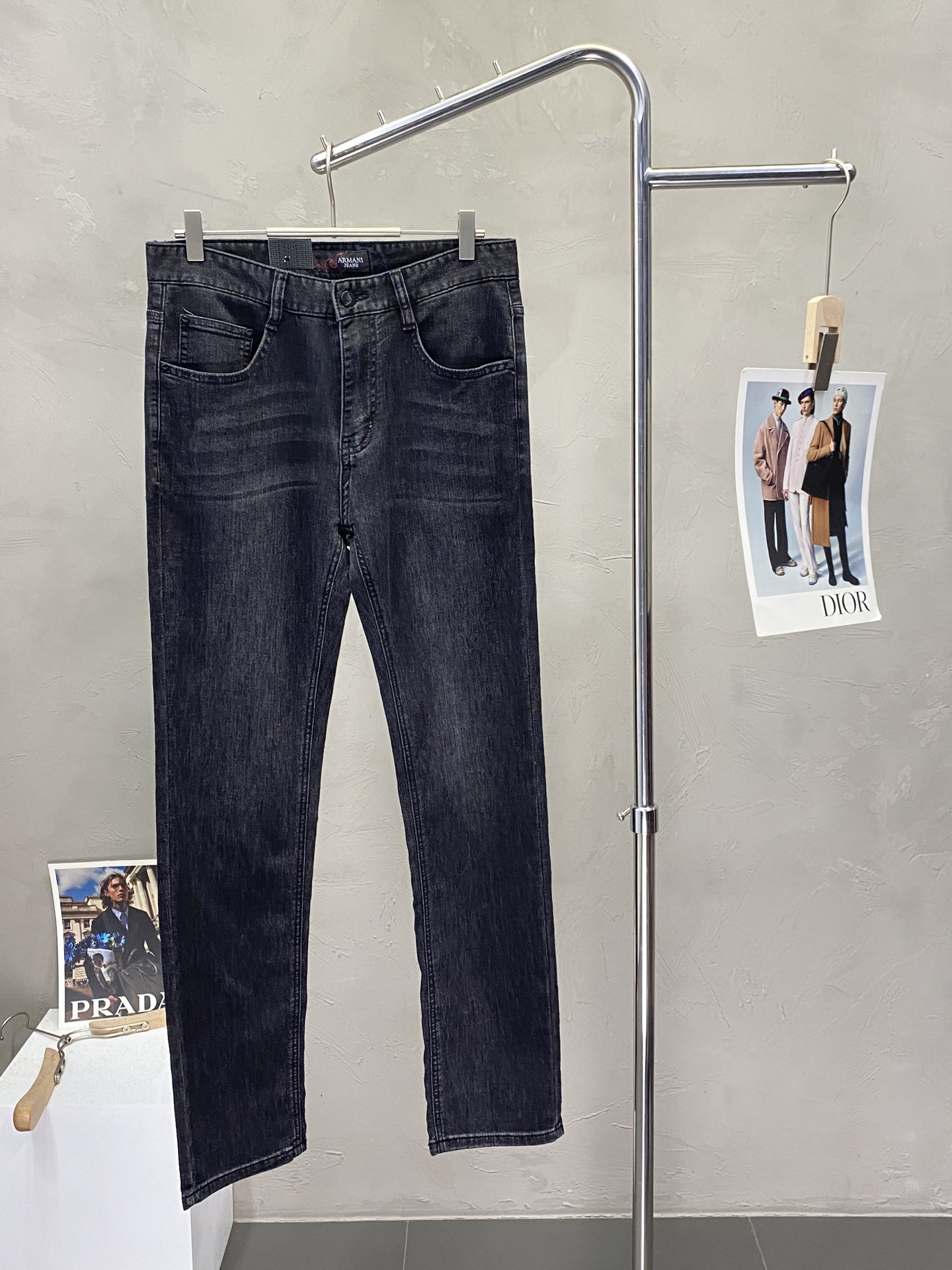 NO:150130,.ARMANI exclusively offers the new high-end version of jeans!  Customized fabrics for counters are breathable and comfortable, with impeccable details, and the brand element design concept reflects high quality. The feel is delicate and soft!  It is casually cut, with a great upper body style!  30-38, Armani, Armani, Jeans, Alexander wang19860909.ARMANI阿玛尼独家专供新款牛仔裤高端版本！专柜定制面料 透气舒适度高,细节无可挑剔,品牌元素设计理念,体现高品质.手感细腻柔软！呈现休闲裁剪,上身版型超赞！码数30-38,,armani,armani,jeans,alexander wang,Men's clothing