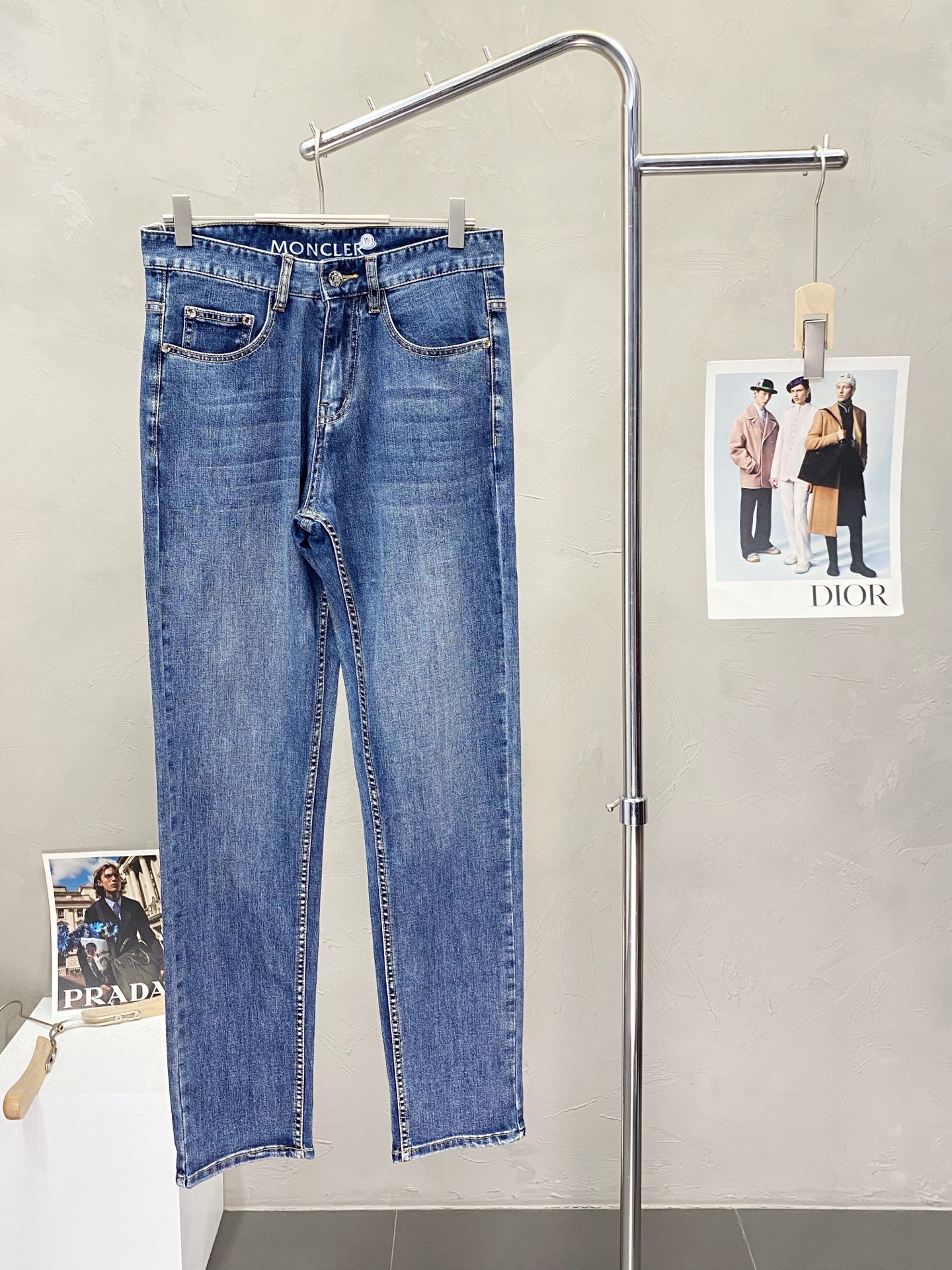 NO:153092,.Moncler hooded exclusively for new high-end jeans!  Customized fabrics for counters are breathable and comfortable, with impeccable details, and the brand element design concept reflects high quality. The feel is delicate and soft!  It is casually cut, with a great upper body style!  30-38, christian louboutin, Moncler, jeans, alexander wang19860909.Moncler蒙口独家专供新款牛仔裤高端版本！专柜定制面料 透气舒适度高,细节无可挑剔,品牌元素设计理念,体现高品质.手感细腻柔软！呈现休闲裁剪,上身版型超赞！码数30-38,,christian louboutin,Moncler,jeans,alexander wang,Men's clothing