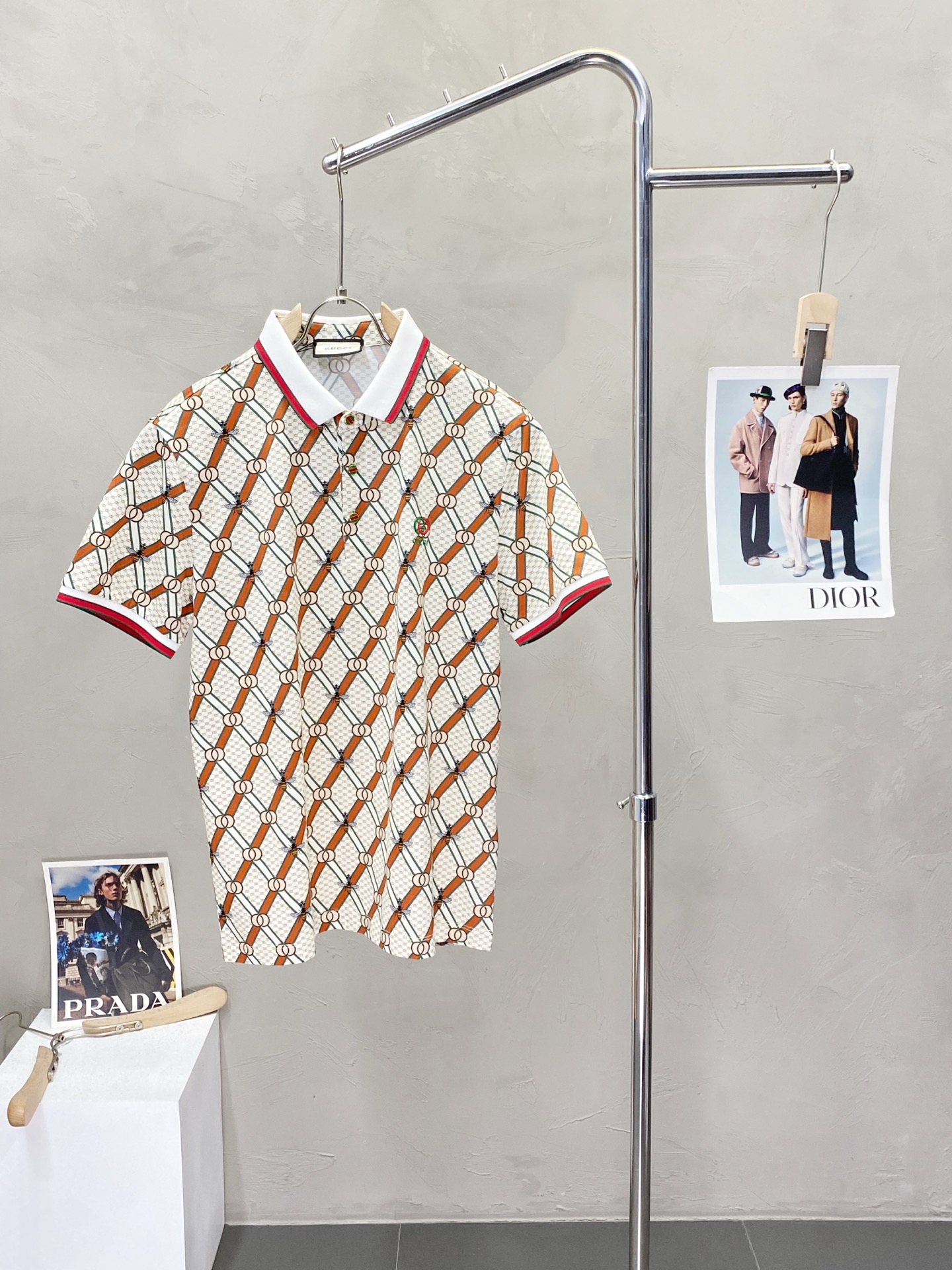 NO:153113,.Gucci exclusively offers new original single men's casual short sleeves, high-end customization, high-end version, fashionable and versatile imported fabric, super soft and delicate, skin-friendly and comfortable to wear, high-end boutique, OEM, fine-grained top body, very good, men's essential items, three standards, code M-3XL,,gucci,gucci,T-shirt,alexander wang19860909.Gucci古驰独家专供新款原单男士休闲短袖 高端定制 高端版本 时尚百搭爆款进口面料 手感超柔软细腻 穿着亲肤舒适 高端精品 代工厂精细做上身非常赞 男士必备单品 三标齐全 码数M-3XL,,gucci,gucci,T-shirt,alexander wang,Men's clothing