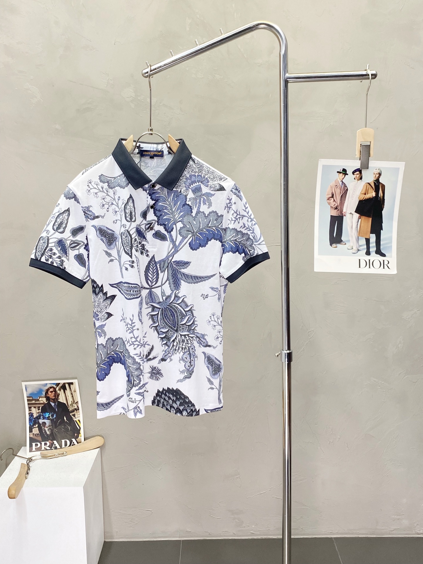 NO:155967,.Dolce & Gabbana exclusively offers new original single men's casual short sleeves, high-end customization, high-end version, fashionable and versatile imported fabric, super soft and delicate, skin-friendly and comfortable to wear, high-end boutique, OEM, fine-made top body, very good, men's essential items, three standards, complete code number M-3XL,,Dolce & Gabbana, Dolce & Gabbana, T-shirt, alexander wang19860909.Dolce&Gabbana杜嘉班纳独家专供新款原单男士休闲短袖 高端定制 高端版本 时尚百搭爆款进口面料 手感超柔软细腻 穿着亲肤舒适 高端精品 代工厂精细做上身非常赞 男士必备单品 三标齐全 码数M-3XL,,Dolce&Gabbana,Dolce&Gabbana,T-shirt,alexander wang,Men's clothing