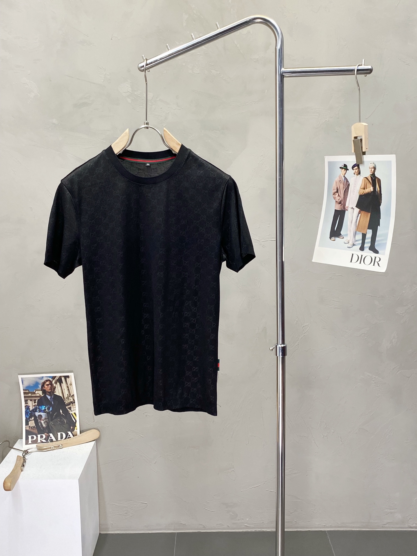 NO:150220,.Gucci exclusively offers new original single men's casual short sleeves, high-end customization, high-end version, fashionable and versatile imported fabric, super soft and delicate, skin-friendly and comfortable to wear, high-end boutique, OEM, fine-grained top body, very good, men's essential items, three standards, code M-3XL,,gucci,gucci,T-shirt,alexander wang19860909.Gucci古驰独家专供新款原单男士休闲短袖 高端定制 高端版本 时尚百搭爆款进口面料 手感超柔软细腻 穿着亲肤舒适 高端精品 代工厂精细做上身非常赞 男士必备单品 三标齐全 码数M-3XL,,gucci,gucci,T-shirt,alexander wang,Men's clothing