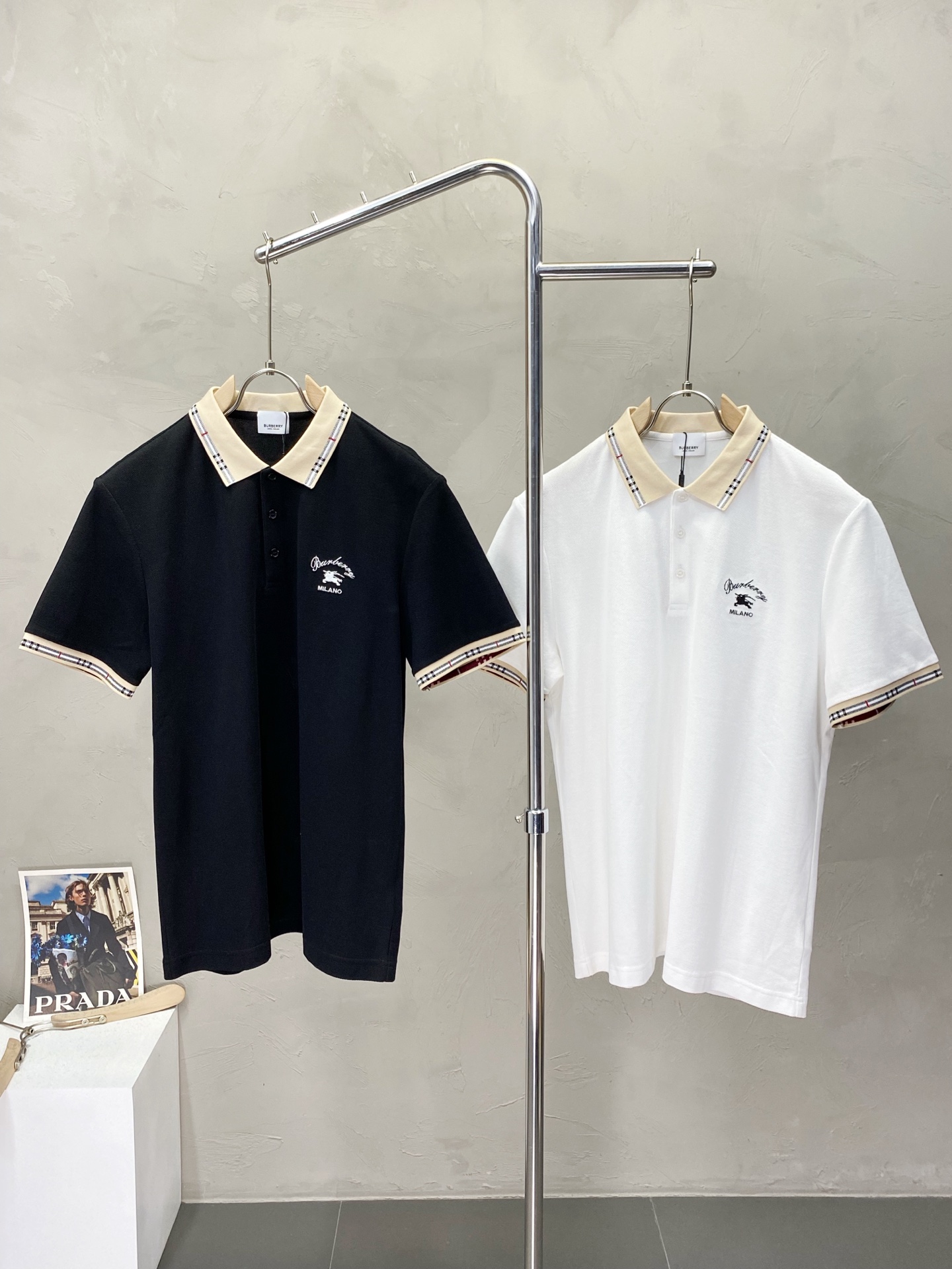 NO:153129,.Burberry Burberry exclusively offers new original single men's casual short sleeves, high-end customization, high-end version, fashionable and versatile imported fabric, super soft and delicate, skin-friendly and comfortable to wear, high-end boutique, OEM, fine production, very good for the upper body, men's essential items, complete three standards, M-3XL,,burberry,burberry,T-shirt,alexander wang19860909.Burberry巴宝莉独家专供新款原单男士休闲短袖 高端定制 高端版本 时尚百搭爆款进口面料 手感超柔软细腻 穿着亲肤舒适 高端精品 代工厂精细做上身非常赞 男士必备单品 三标齐全 码数M-3XL,,burberry,burberry,T-shirt,alexander wang,Men's clothing