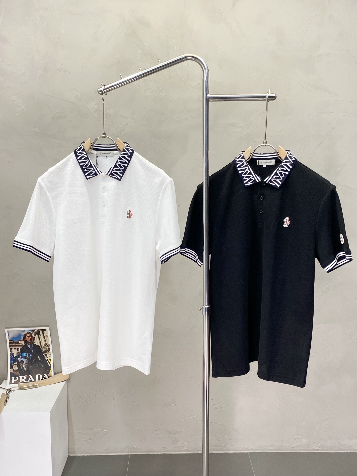 NO:155977,.Moncler mask exclusively provides new original single men's casual short sleeves, high-end customization, high-end version, fashionable and versatile imported fabric, super soft and delicate, skin-friendly and comfortable to wear, high-end boutique, OEM factory fine-made top body, very good men's essential items, three standards, complete code number M-3XL,,christian louboutin,Moncler,T-shirt,alexander wang19860909.Moncler蒙口独家专供新款原单男士休闲短袖 高端定制 高端版本 时尚百搭爆款进口面料 手感超柔软细腻 穿着亲肤舒适 高端精品 代工厂精细做上身非常赞 男士必备单品 三标齐全 码数M-3XL,,christian louboutin,Moncler,T-shirt,alexander wang,Men's clothing