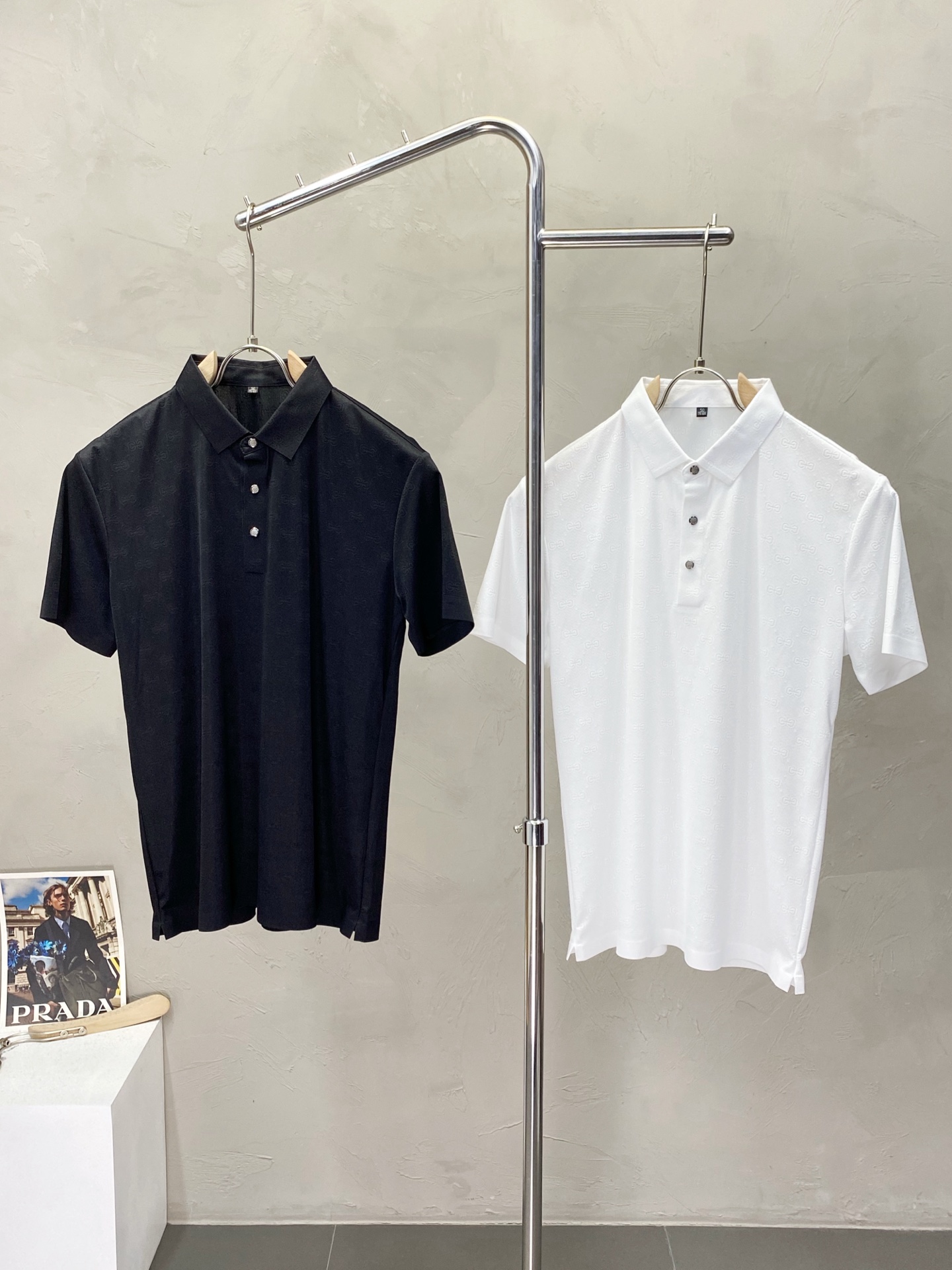 NO:153139,.Gucci exclusively offers new original single men's casual short sleeves, high-end customization, high-end version, fashionable and versatile imported fabric, super soft and delicate, skin-friendly and comfortable to wear, high-end boutique, OEM, fine-grained top body, very good, men's essential items, three standards, code M-3XL,,gucci,gucci,T-shirt,alexander wang19860909.Gucci古驰独家专供新款原单男士休闲短袖 高端定制 高端版本 时尚百搭爆款进口面料 手感超柔软细腻 穿着亲肤舒适 高端精品 代工厂精细做上身非常赞 男士必备单品 三标齐全 码数M-3XL,,gucci,gucci,T-shirt,alexander wang,Men's clothing