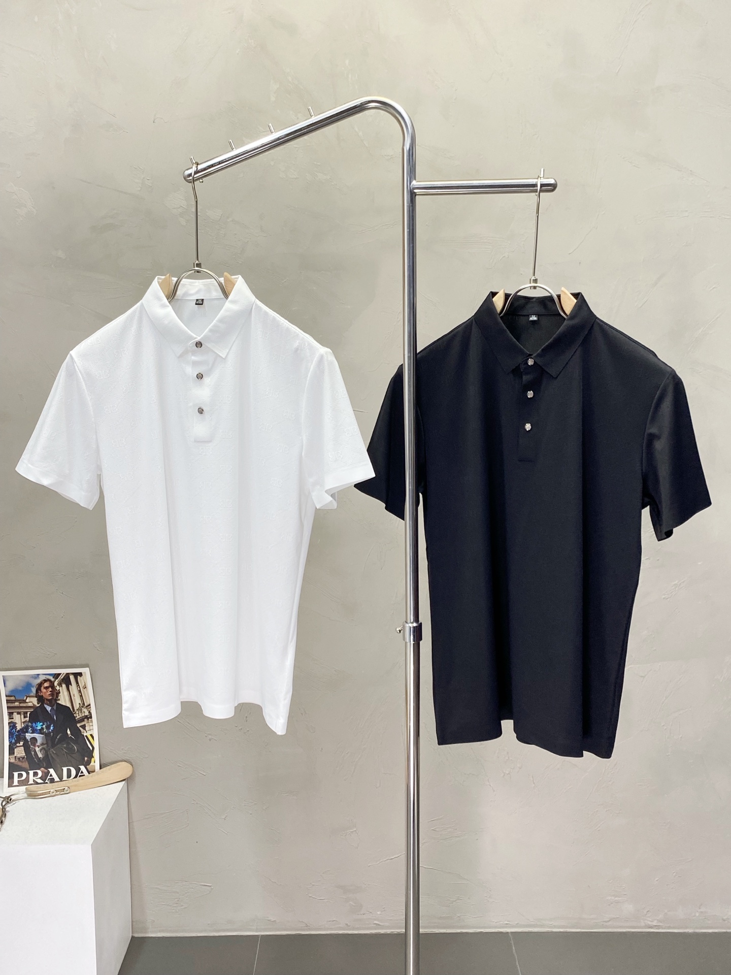 NO:150291,.Balenciga exclusively offers new original single men's casual short sleeves, high-end customization, high-end version, fashionable and versatile imported fabric, super soft and delicate, skin-friendly and comfortable to wear, high-end boutique, OEM, fine-made top body, very good, men's essential items, three standards, M-3XL,,balenciaga,balenciaga,T-shirt,alexander wang19860909.Balenciga巴黎世家独家专供新款原单男士休闲短袖 高端定制 高端版本 时尚百搭爆款进口面料 手感超柔软细腻 穿着亲肤舒适 高端精品 代工厂精细做上身非常赞 男士必备单品 三标齐全 码数M-3XL,,balenciaga,balenciaga,T-shirt,alexander wang,Men's clothing