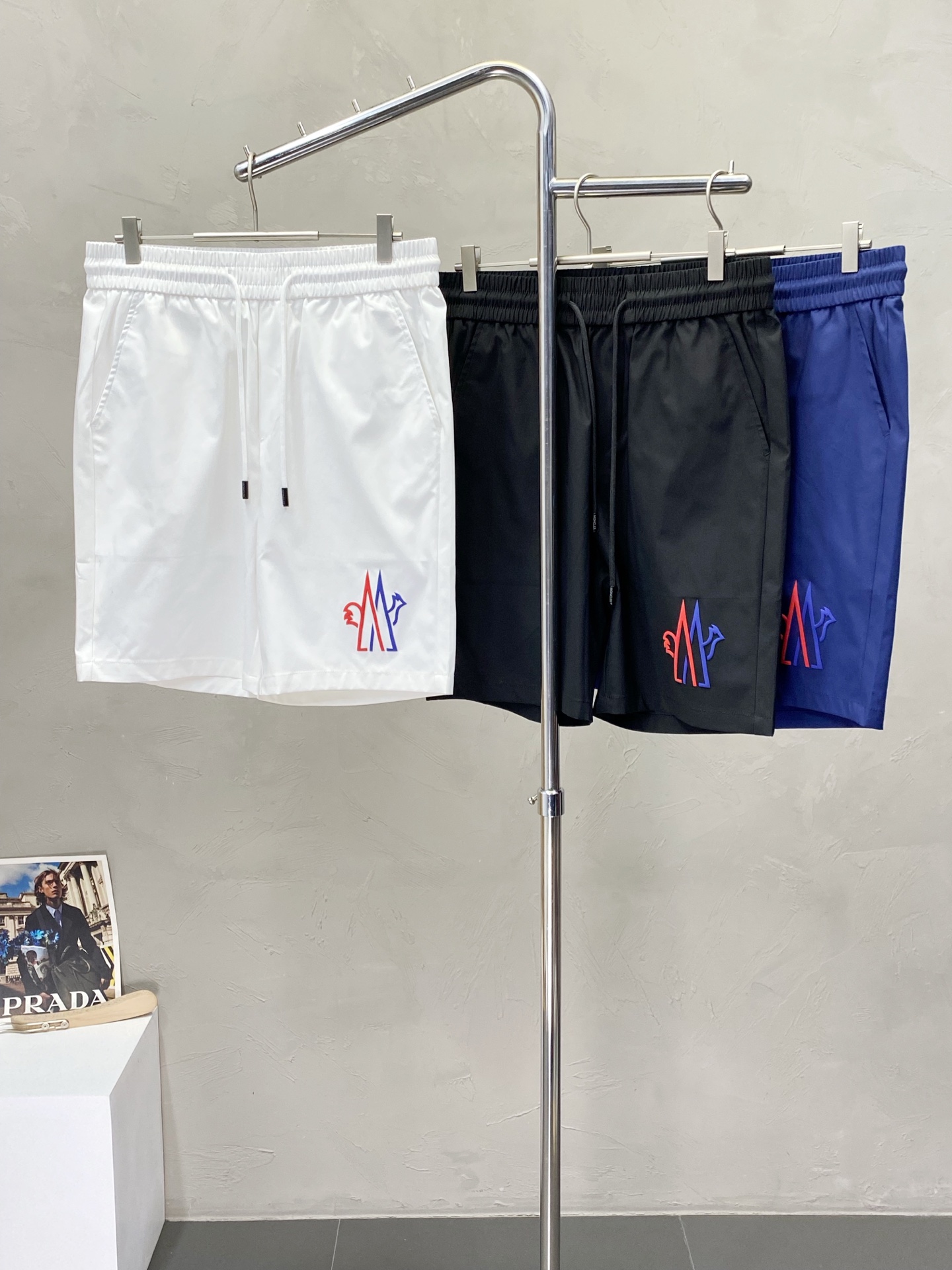 NO:150215,.Moncler matte exclusively for new shorts high-end versions!  Customized fabrics for counters are breathable and comfortable, with impeccable details, and the brand element design concept reflects high quality. The feel is delicate and soft!  It is casually cut, with a great upper body style!  Number of codes: M-3XL, christian louboutin, Moncler, shorts, alexander wang19860909.Moncler蒙口独家专供新款短裤高端版本！专柜定制面料 透气舒适度高,细节无可挑剔,品牌元素设计理念,体现高品质.手感细腻柔软！呈现休闲裁剪,上身版型超赞！码数: M-3XL,,christian louboutin,Moncler,shorts,alexander wang,Men's clothing