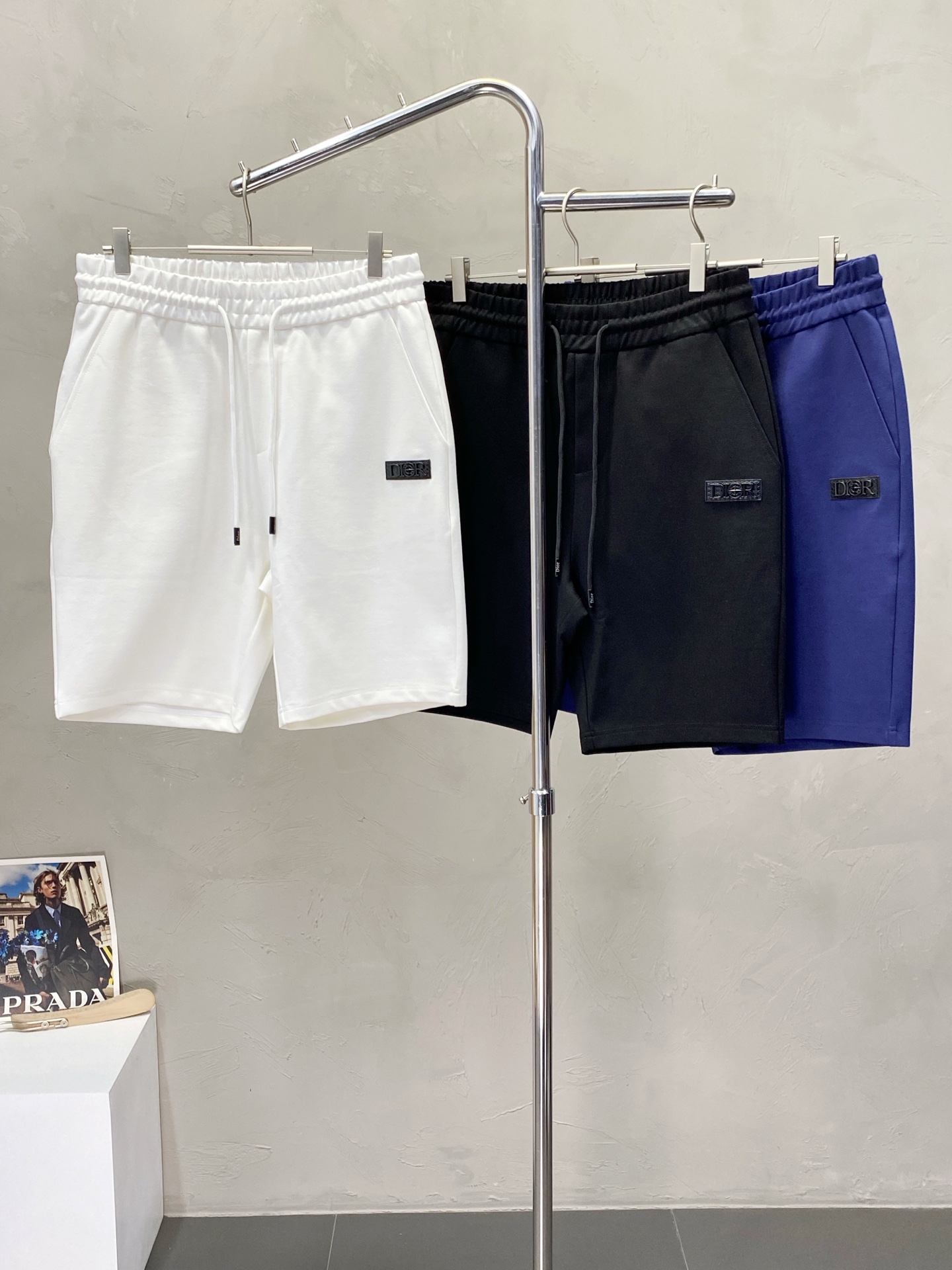 NO:150186,.Dior exclusively offers new high-end versions of shorts!  Customized fabrics for counters are breathable and comfortable, with impeccable details, and the brand element design concept reflects high quality. The feel is delicate and soft!  It is casually cut, with a great upper body style!  Number of codes: M-3XL, dior, dior, shorts, alexander wang19860909.Dior迪奥独家专供新款短裤高端版本！专柜定制面料 透气舒适度高,细节无可挑剔,品牌元素设计理念,体现高品质.手感细腻柔软！呈现休闲裁剪,上身版型超赞！码数: M-3XL,,dior,dior,shorts,alexander wang,Men's clothing