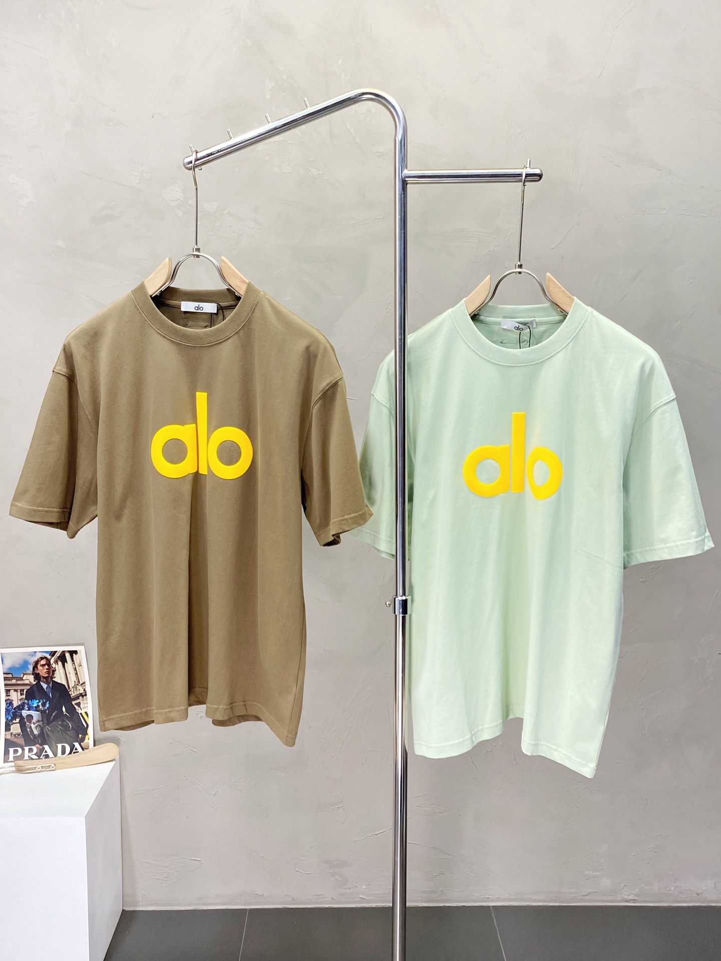 NO:150227,.Alo Yogo exclusively offers new men's casual short sleeves, high-end customization, high-end version, fashionable and versatile imported fabric, super soft and delicate, skin-friendly and comfortable to wear, high-end boutique, OEM, fine-tuned top-body, men's essential items, complete three standards, S-3XL, T-shirt, alexander wang19860909.Alo Yogo独家专供新款男士休闲短袖 高端定制 高端版本 时尚百搭爆款进口面料 手感超柔软细腻 穿着亲肤舒适 高端精品 代工厂精细做上身非常赞 男士必备单品 三标齐全 码数S-3XL,,T-shirt,alexander wang,Men's clothing