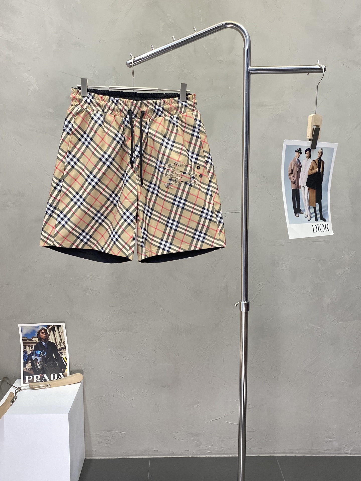 NO:150191,.Burberry exclusively offers new casual shorts high-end version!  Double-sided design, custom-made fabric for counter, breathable and comfortable, impeccable details, brand element design concept, reflecting high quality. The feel is delicate and soft!  It is casually cut, with a great upper body style!  Number of codes: M-3XL, burberry, burberry, shorts, alexander wang19860909.Burberry巴宝莉独家专供新款休闲短裤 高端版本！双面穿设计 专柜定制面料 透气舒适度高,细节无可挑剔,品牌元素设计理念,体现高品质.手感细腻柔软！呈现休闲裁剪,上身版型超赞！码数:M-3XL,,burberry,burberry,shorts,alexander wang,Men's clothing