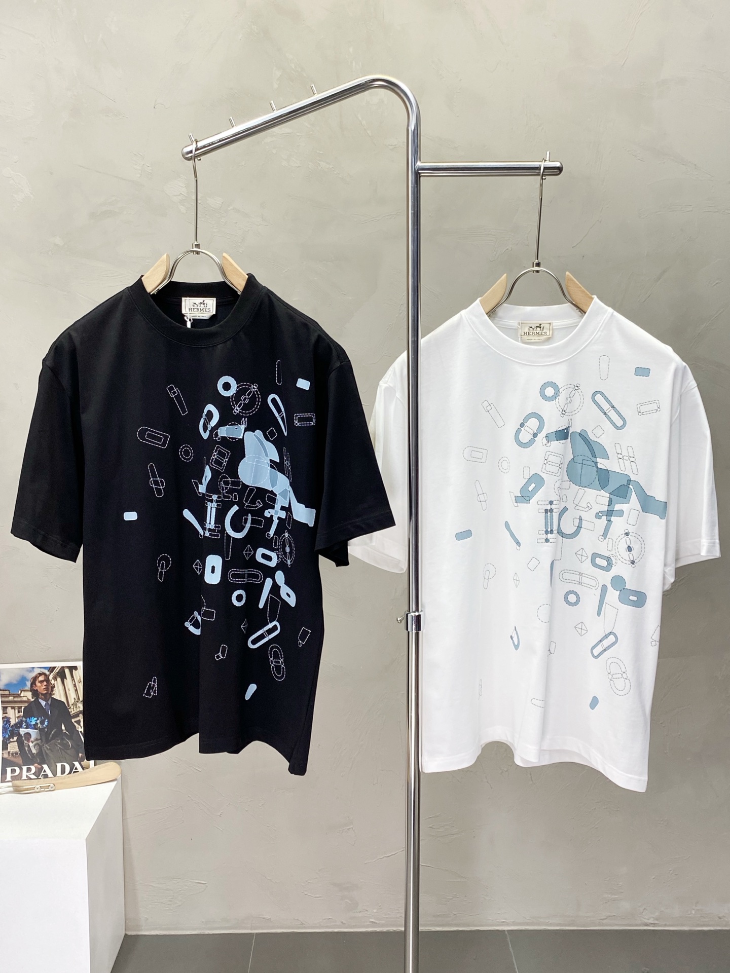 NO:153204,.HERMES Hermes exclusively offers new original single men's casual short sleeves, high-end customization, high-end version, fashionable and versatile imported fabric, super soft and delicate, skin-friendly and comfortable to wear, high-end boutique, OEM factory made the top body very good, men's essential items, three standards, 46-56,,hermes,hermes,T-shirt,alexander wang19860909.HERMES爱马仕独家专供新款原单男士休闲短袖 高端定制 高版本 时尚百搭爆款进口面料 手感超柔软细腻 穿着亲肤舒适 高端精品 代工厂精细做上身非常赞 男士必备单品 三标齐全 码数46-56,,hermes,hermes,T-shirt,alexander wang,Men's clothing