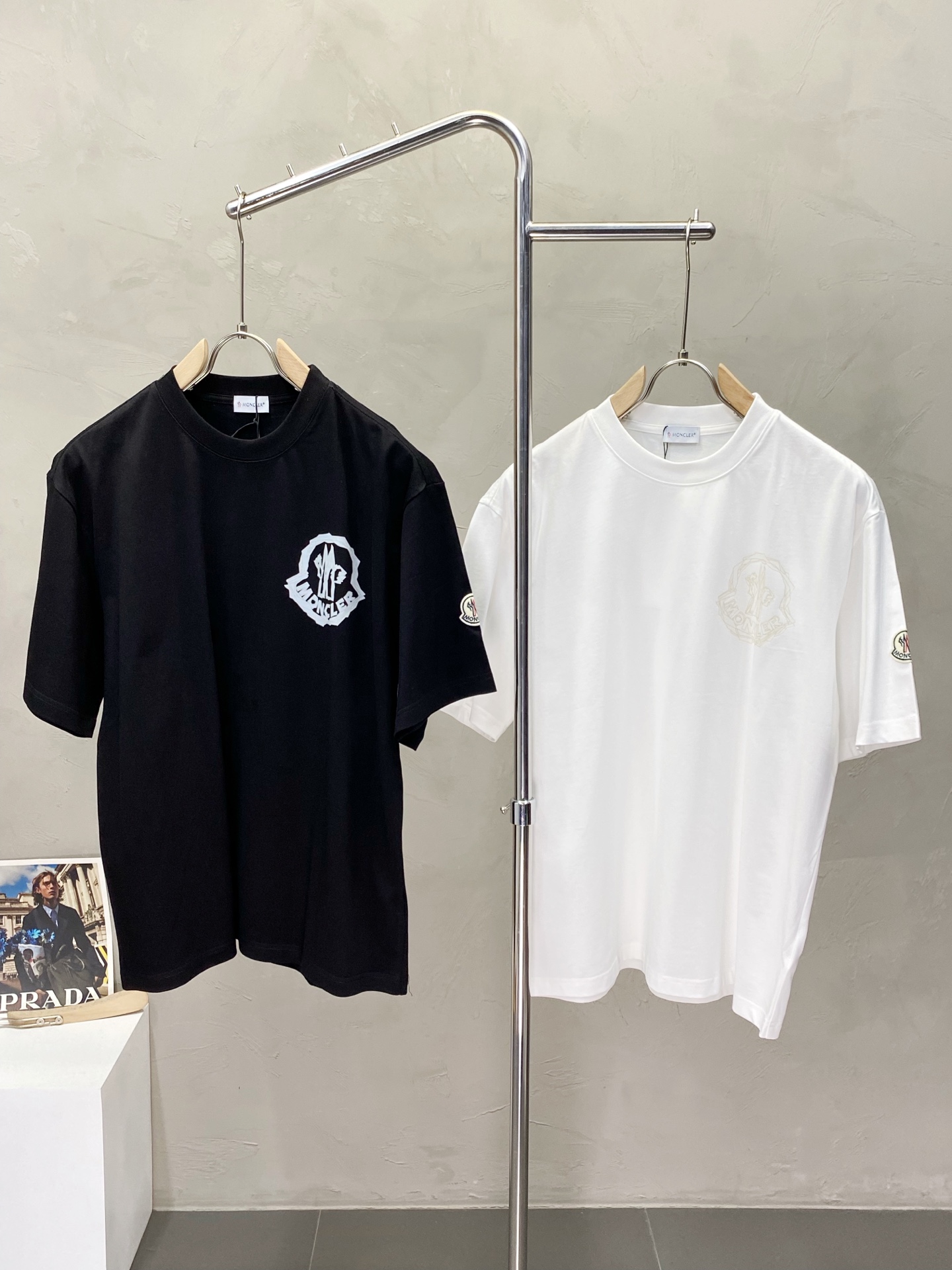 NO:153167,.Moncler mask exclusively provides new original single men's casual short sleeves, high-end customization, high-end version, fashionable and versatile imported fabric, super soft and delicate, skin-friendly and comfortable to wear, high-end boutique, OEM factory fine-made top body, very good men's essential items, three standards, 46-56,,christian louboutin,Moncler,T-shirt,alexander wang19860909.Moncler蒙口独家专供新款原单男士休闲短袖 高端定制 高版本 时尚百搭爆款进口面料 手感超柔软细腻 穿着亲肤舒适 高端精品 代工厂精细做上身非常赞 男士必备单品 三标齐全 码数46-56,,christian louboutin,Moncler,T-shirt,alexander wang,Men's clothing