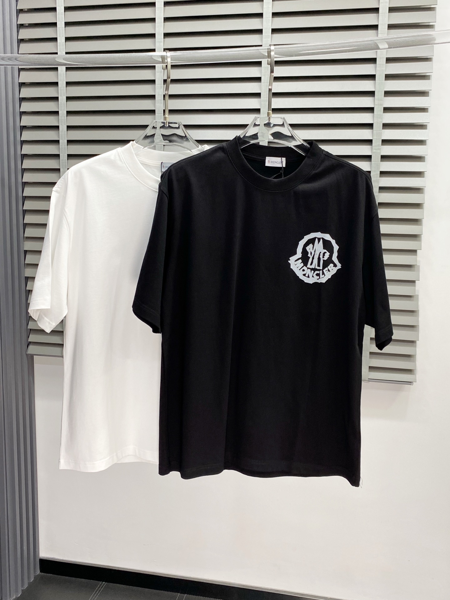 NO:150299,.Moncler mask exclusively provides new original single men's casual short sleeves, high-end customization, high-end version, fashionable and versatile imported fabric, super soft and delicate, skin-friendly and comfortable to wear, high-end boutique, OEM factory fine-made top body, very good men's essential items, three standards, 46-56,,christian louboutin,Moncler,T-shirt,alexander wang19860909.Moncler蒙口独家专供新款原单男士休闲短袖 高端定制 高版本 时尚百搭爆款进口面料 手感超柔软细腻 穿着亲肤舒适 高端精品 代工厂精细做上身非常赞 男士必备单品 三标齐全 码数46-56,,christian louboutin,Moncler,T-shirt,alexander wang,Men's clothing