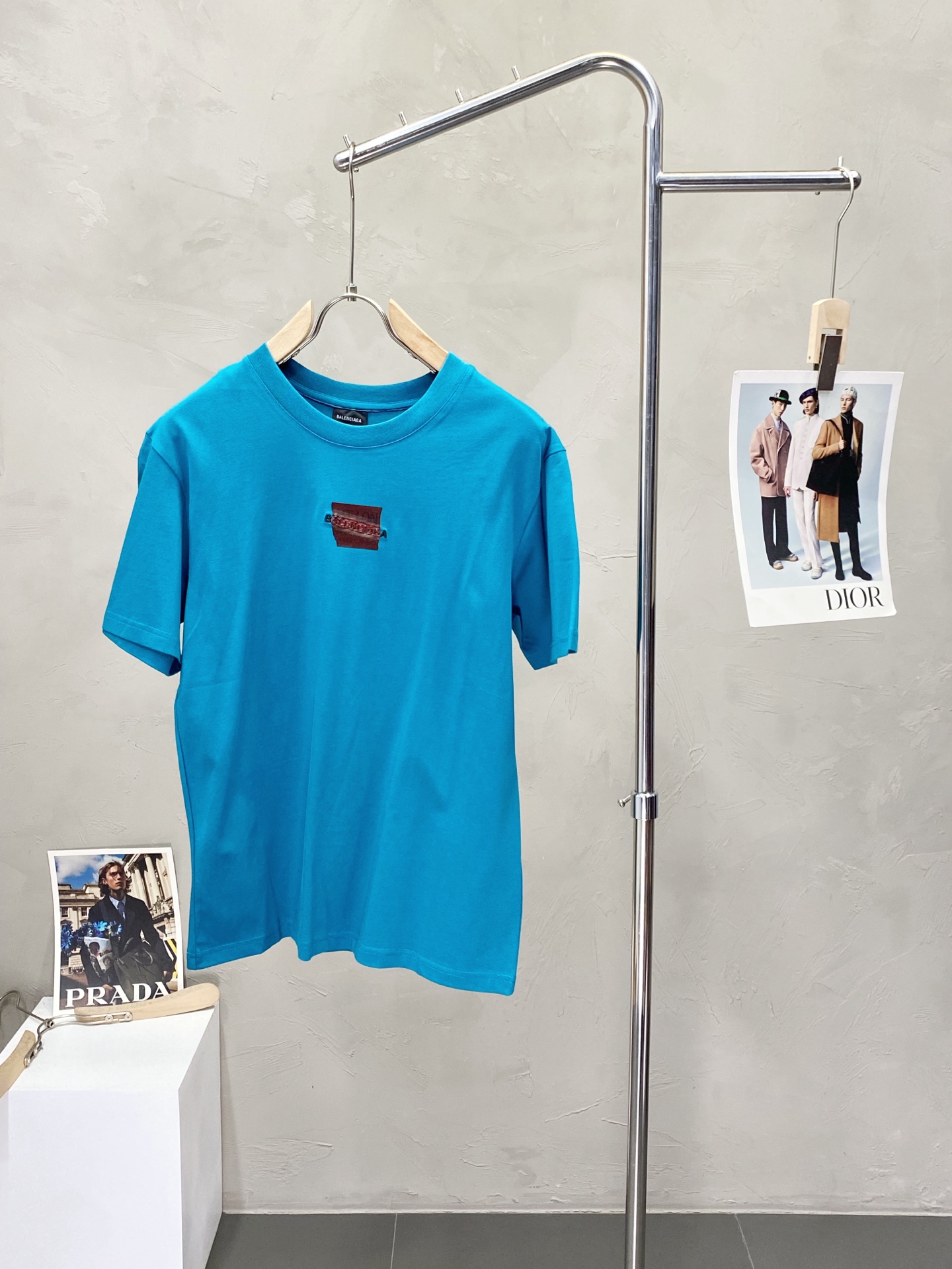 NO:153172,.Balenciga exclusively offers new original single men's casual short sleeves, high-end customization, high-end version, fashionable and versatile imported fabric, super soft and delicate, skin-friendly and comfortable to wear, high-end boutique, OEM, fine-made top body, very good, men's essential items, three standards, code M-3XL,,balenciaga,balenciaga,T-shirt,alexander wang19860909.Balenciga巴黎世家独家专供新款原单男士休闲短袖 高端定制 高版本 时尚百搭爆款进口面料 手感超柔软细腻 穿着亲肤舒适 高端精品 代工厂精细做上身非常赞 男士必备单品 三标齐全 码数M-3XL,,balenciaga,balenciaga,T-shirt,alexander wang,Men's clothing