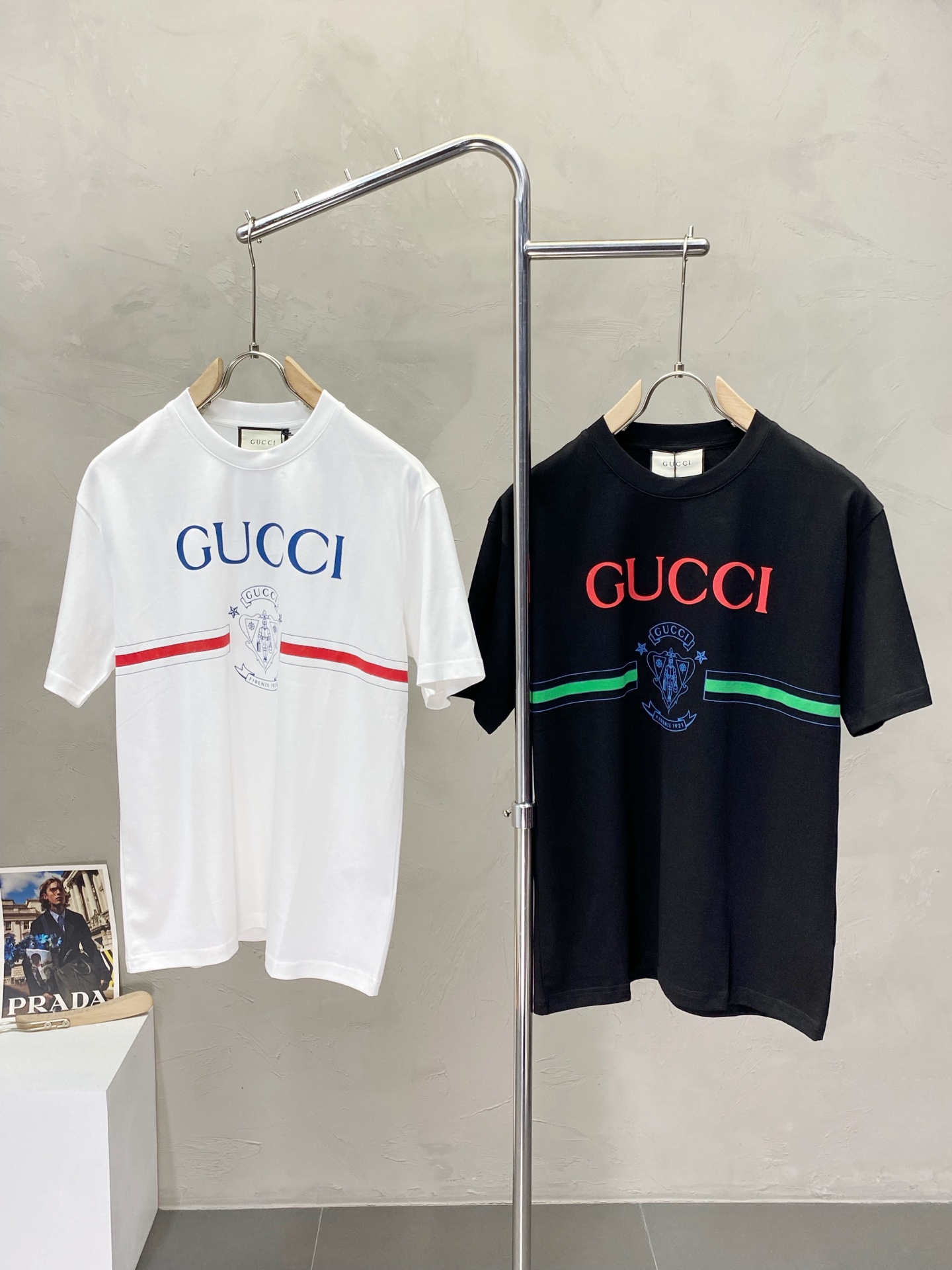 NO:156081,.Gucci exclusively offers new original single men's casual short sleeves, high-end customization, high-end version, fashionable and versatile imported fabric, super soft and delicate, skin-friendly and comfortable to wear, high-end boutique, OEM, fine-made top body, very good, men's essential items, three standards, code M-3XL,,gucci,gucci,T-shirt,alexander wang19860909.Gucci古驰独家专供新款原单男士休闲短袖 高端定制 高版本 时尚百搭爆款进口面料 手感超柔软细腻 穿着亲肤舒适 高端精品 代工厂精细做上身非常赞 男士必备单品 三标齐全 码数M-3XL,,gucci,gucci,T-shirt,alexander wang,Men's clothing