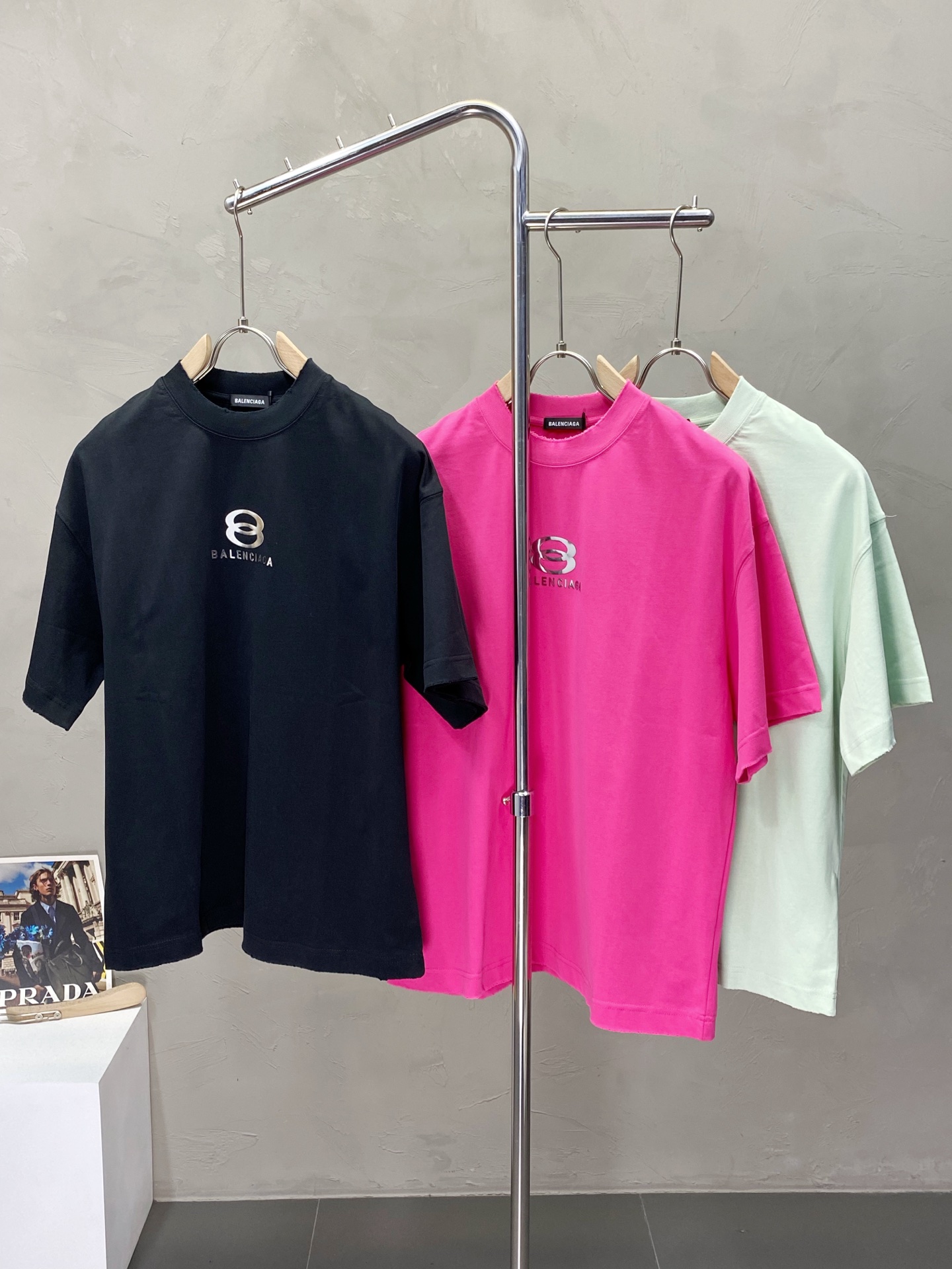 NO:153186,.Balenciga exclusively offers new original single men's casual short sleeves, high-end customization, high-end version, fashionable and versatile imported fabric, super soft and delicate, skin-friendly and comfortable to wear, high-end boutique, OEM, fine-made top body, very good, men's essential items, three standards, S-2XL,,balenciaga,balenciaga,T-shirt,alexander wang19860909.Balenciga巴黎世家独家专供新款原单男士休闲短袖 高端定制 高版本 时尚百搭爆款进口面料 手感超柔软细腻 穿着亲肤舒适 高端精品 代工厂精细做上身非常赞 男士必备单品 三标齐全 码数S-2XL,,balenciaga,balenciaga,T-shirt,alexander wang,Men's clothing