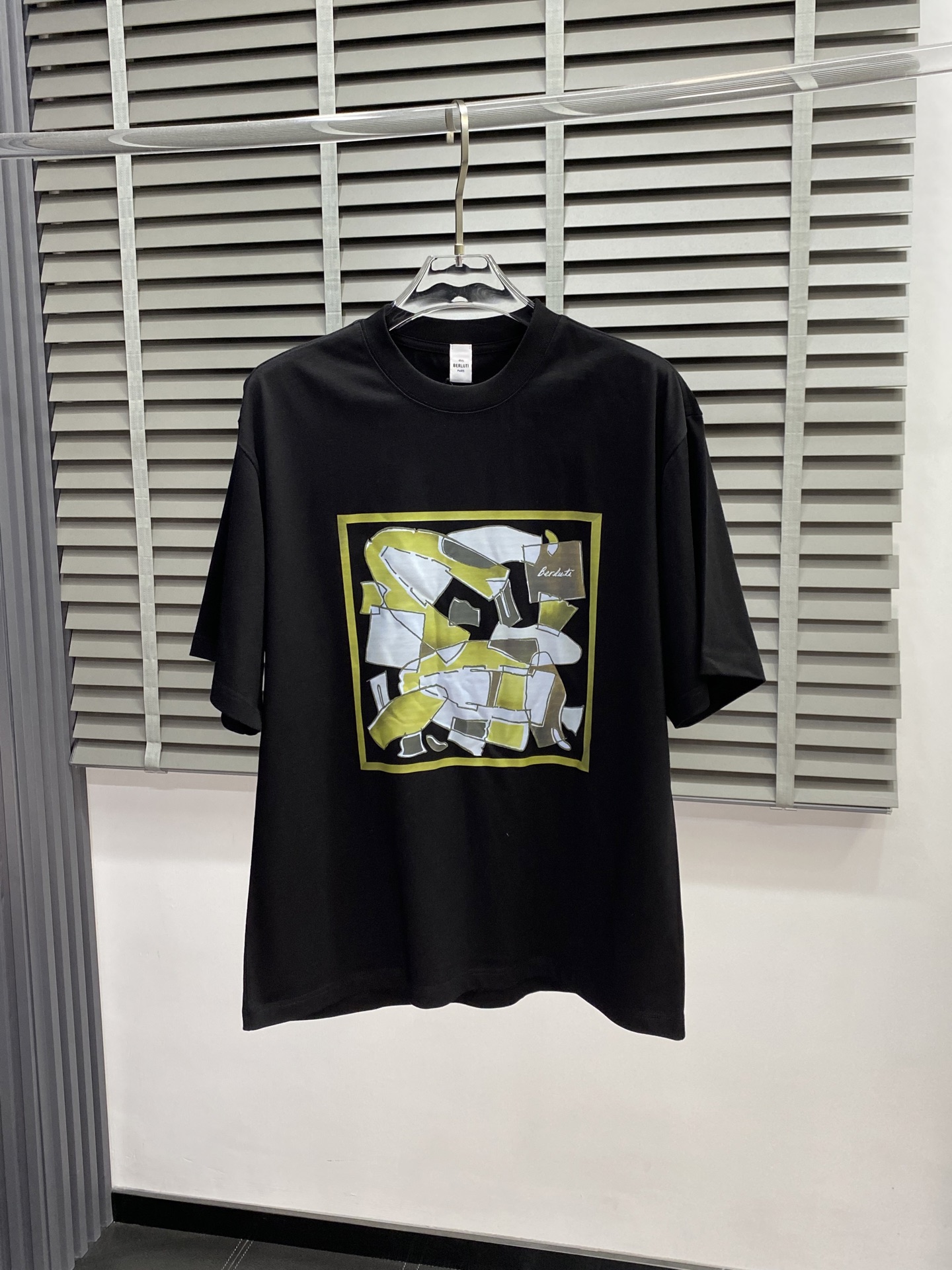 NO:487096,.BERLUTI exclusively offers new original single men's casual short sleeves, high-end customization, high-end version, fashionable and versatile imported fabric, super soft and delicate, skin-friendly and comfortable to wear, high-end boutique, OEM, fine-made, very good for men's essential items, complete three standards, S-3XL, T-shirt, alexander wang19860909.BERLUTI布鲁提独家专供新款原单男士休闲短袖 高端定制 高版本 时尚百搭爆款进口面料 手感超柔软细腻 穿着亲肤舒适 高端精品 代工厂精细做上身非常赞 男士必备单品 三标齐全 码数S-3XL,,T-shirt,alexander wang,Men's clothing