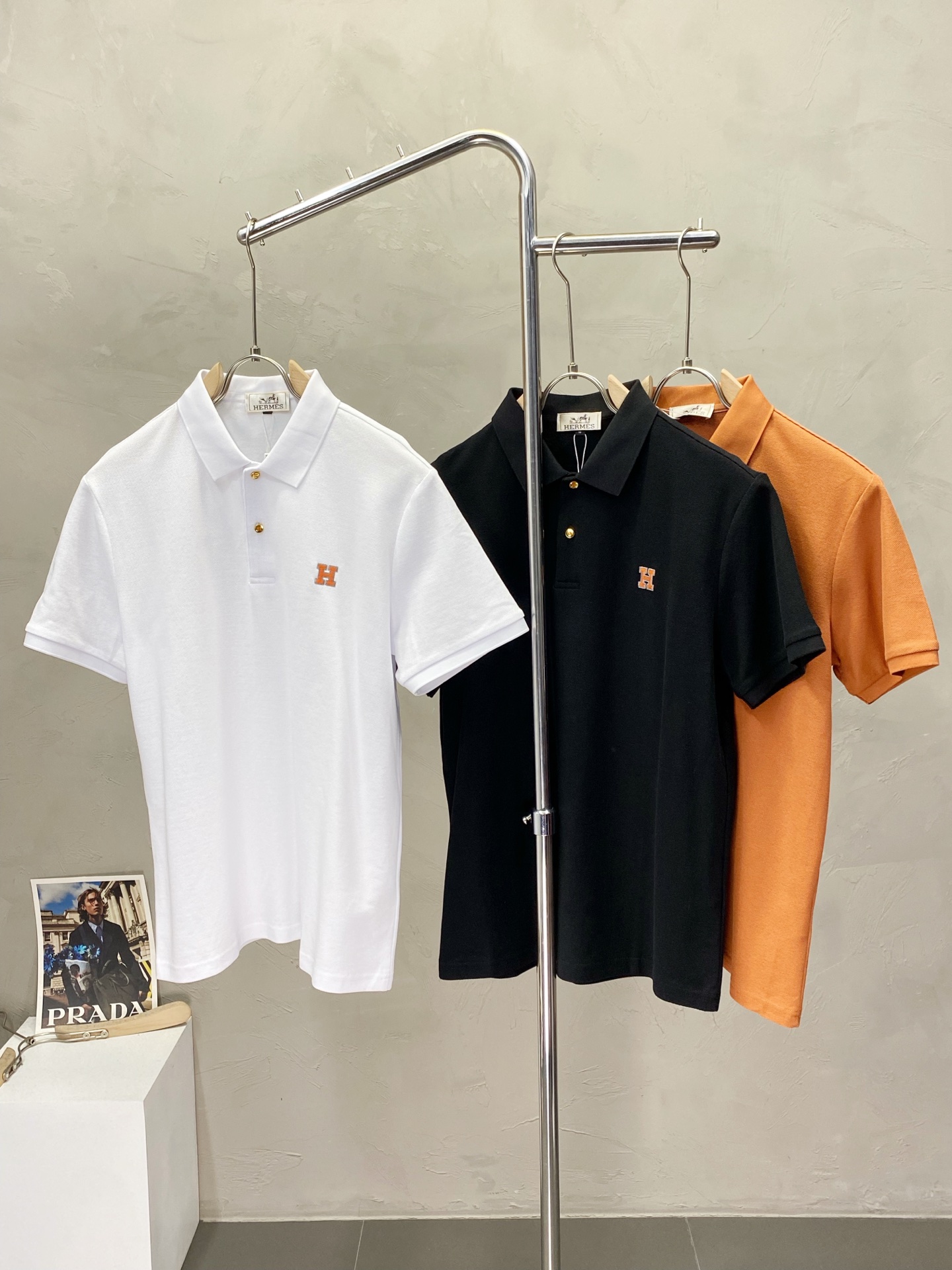 NO:155997,.HERMES Hermes exclusively offers new original single men's casual short sleeves, high-end customization, high-end version, fashionable and versatile imported fabric, super soft and delicate, skin-friendly and comfortable to wear, high-end boutique, OEM factory fine-made top body, very good men's essential items, three standards, code M-3XL,, hermes, hermes, T-shirt, alexander wang19860909.HERMES爱马仕独家专供新款原单男士休闲短袖 高端定制 高版本 时尚百搭爆款进口面料 手感超柔软细腻 穿着亲肤舒适 高端精品 代工厂精细做上身非常赞 男士必备单品 三标齐全 码数M-3XL,,hermes,hermes,T-shirt,alexander wang,Men's clothing