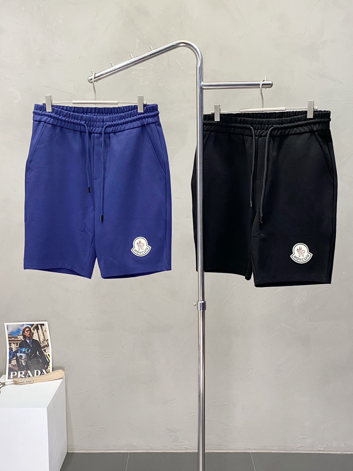 NO:153132,.Moncler matte exclusively for new shorts high-end versions!  Customized fabrics for counters are breathable and comfortable, with impeccable details, and the brand element design concept reflects high quality. The feel is delicate and soft!  It is casually cut, with a great upper body style!  Number of codes: M-3XL, christian louboutin, Moncler, shorts, alexander wang19860909.Moncler蒙口独家专供新款短裤高端版本！专柜定制面料 透气舒适度高,细节无可挑剔,品牌元素设计理念,体现高品质.手感细腻柔软！呈现休闲裁剪,上身版型超赞！码数: M-3XL,,christian louboutin,Moncler,shorts,alexander wang,Men's clothing