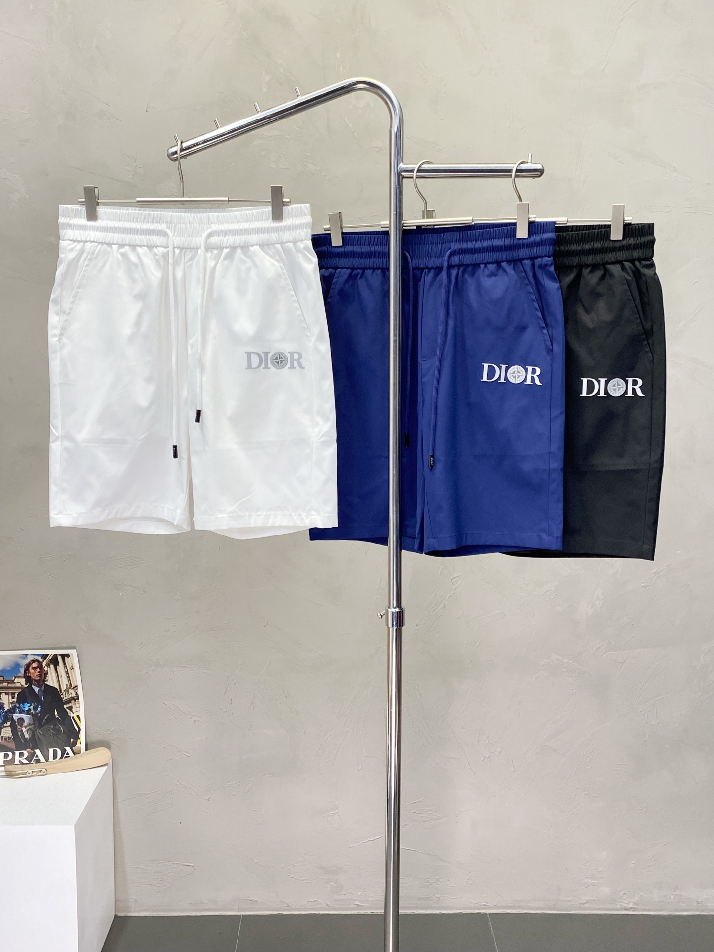 NO:153179,.Dior exclusively offers new high-end versions of shorts!  Customized fabrics for counters are breathable and comfortable, with impeccable details, and the brand element design concept reflects high quality. The feel is delicate and soft!  It is casually cut, with a great upper body style!  Number of codes: M-3XL, dior, dior, shorts, alexander wang19860909.Dior迪奥独家专供新款短裤高端版本！专柜定制面料 透气舒适度高,细节无可挑剔,品牌元素设计理念,体现高品质.手感细腻柔软！呈现休闲裁剪,上身版型超赞！码数: M-3XL,,dior,dior,shorts,alexander wang,Men's clothing