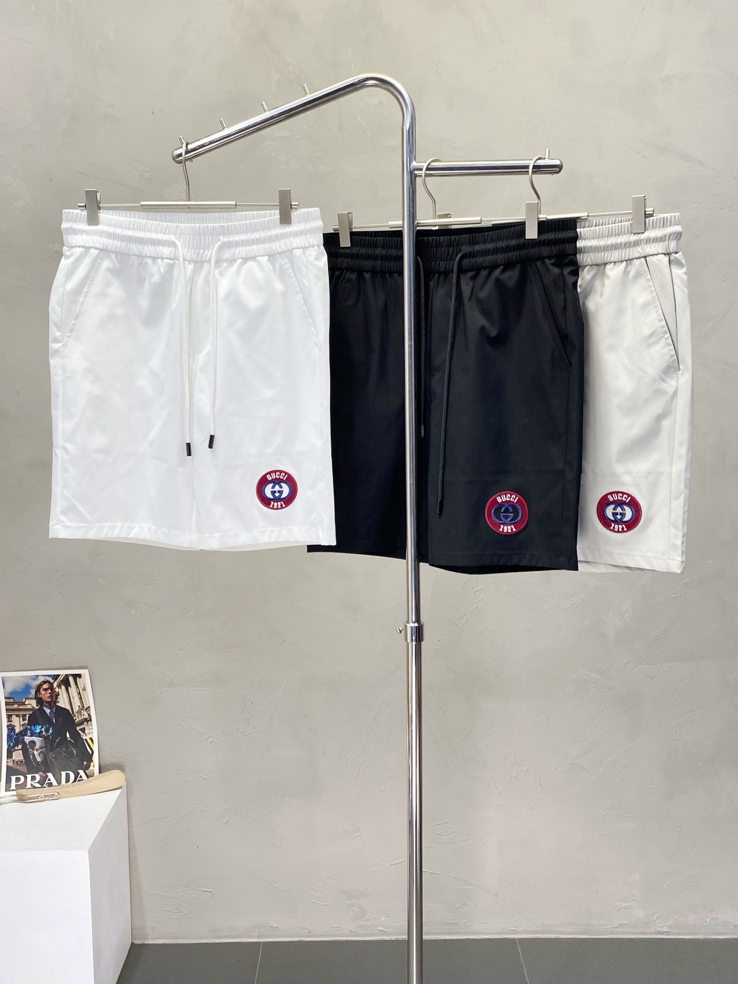 NO:155928,.Gucci exclusively offers new high-end versions of shorts!  Customized fabrics for counters are breathable and comfortable, with impeccable details, and the brand element design concept reflects high quality. The feel is delicate and soft!  It is casually cut, with a great upper body style!  Number of codes: M-3XL, gucci, gucci, shorts, alexander wang19860909.Gucci古驰独家专供新款短裤高端版本！专柜定制面料 透气舒适度高,细节无可挑剔,品牌元素设计理念,体现高品质.手感细腻柔软！呈现休闲裁剪,上身版型超赞！码数: M-3XL,,gucci,gucci,shorts,alexander wang,Men's clothing