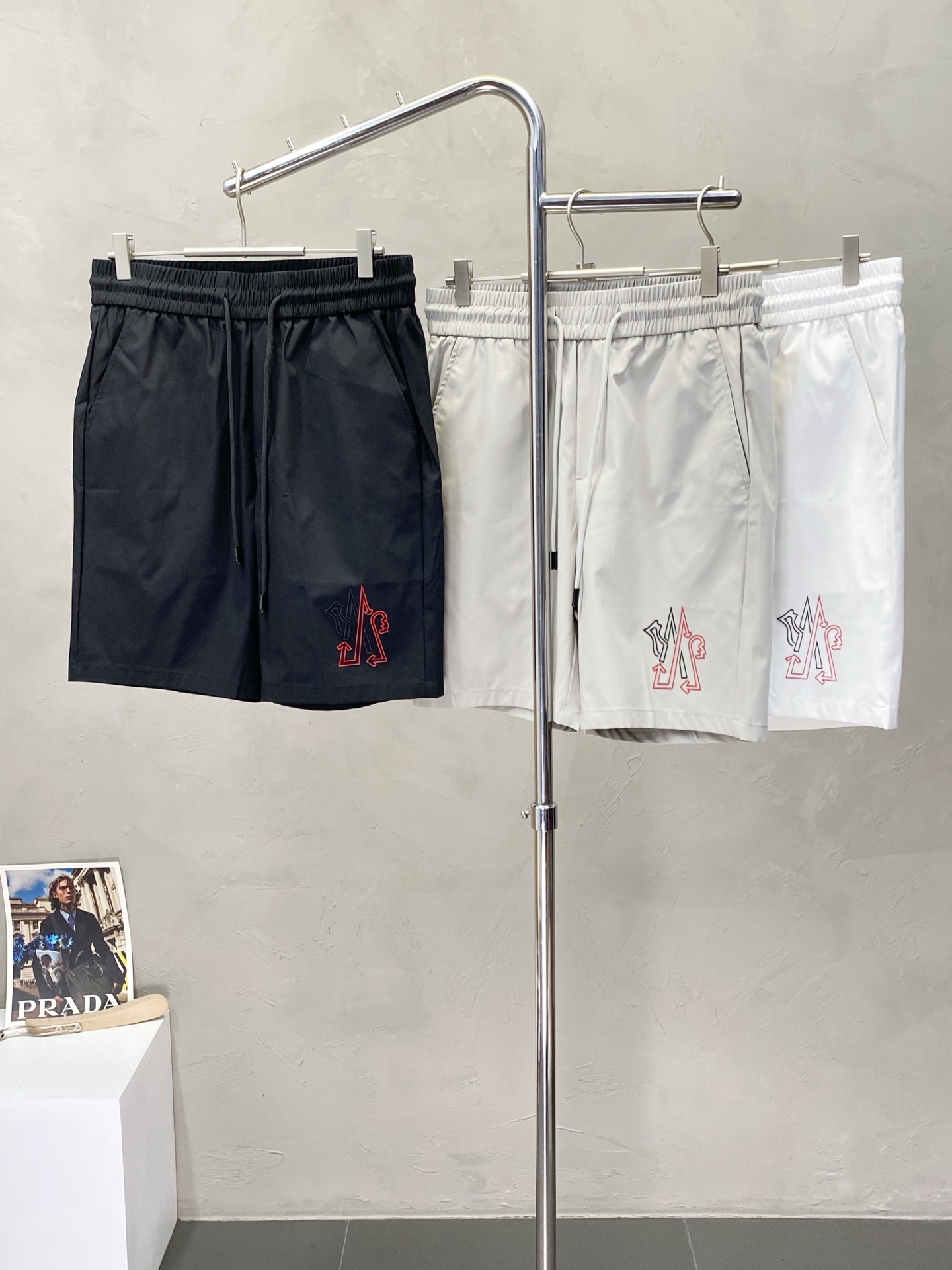 NO:156037,.Moncler matte exclusively for new shorts high-end versions!  Customized fabrics for counters are breathable and comfortable, with impeccable details, and the brand element design concept reflects high quality. The feel is delicate and soft!  It is casually cut, with a great upper body style!  Number of codes: M-3XL, christian louboutin, Moncler, shorts, alexander wang19860909.Moncler蒙口独家专供新款短裤高端版本！专柜定制面料 透气舒适度高,细节无可挑剔,品牌元素设计理念,体现高品质.手感细腻柔软！呈现休闲裁剪,上身版型超赞！码数: M-3XL,,christian louboutin,Moncler,shorts,alexander wang,Men's clothing