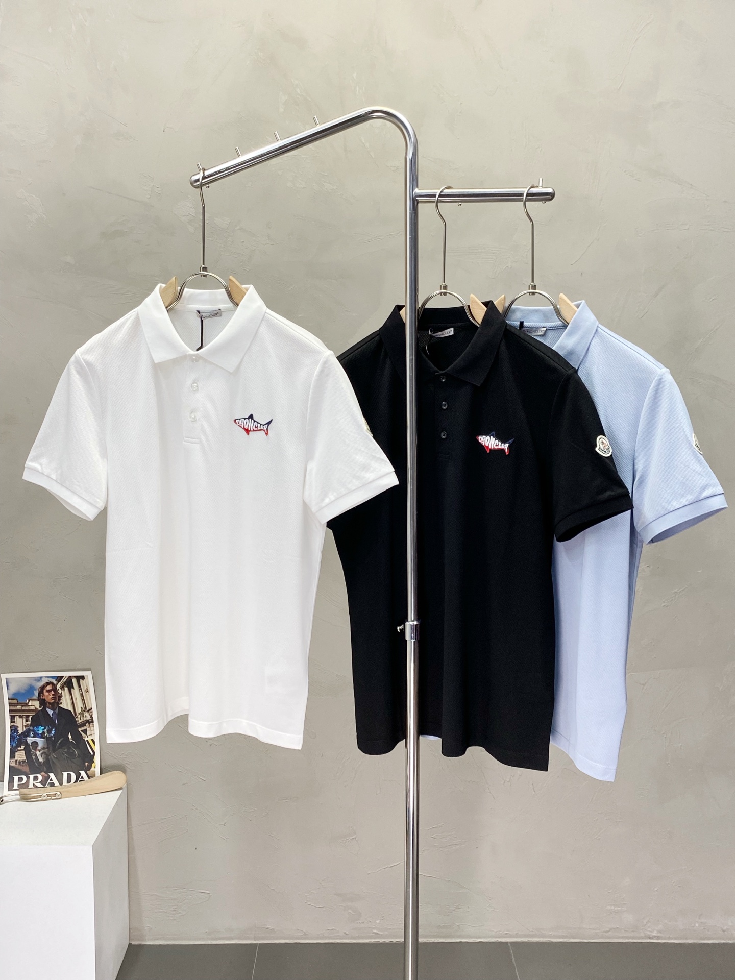 NO:153125,.Moncler mask exclusively offers new men's casual short sleeves, high-end customization, high-end version, fashionable and versatile imported fabric, super soft and delicate, skin-friendly and comfortable to wear, high-end boutique, OEM, fine-tuned top-body, men's essential items, complete three standards, M-3XL,,christian louboutin,Moncler,T-shirt,alexander wang19860909.Moncler蒙口独家专供新款男士休闲短袖 高端定制 高端版本 时尚百搭爆款进口面料 手感超柔软细腻 穿着亲肤舒适 高端精品 代工厂精细做上身非常赞 男士必备单品 三标齐全 码数M-3XL,,christian louboutin,Moncler,T-shirt,alexander wang,Men's clothing