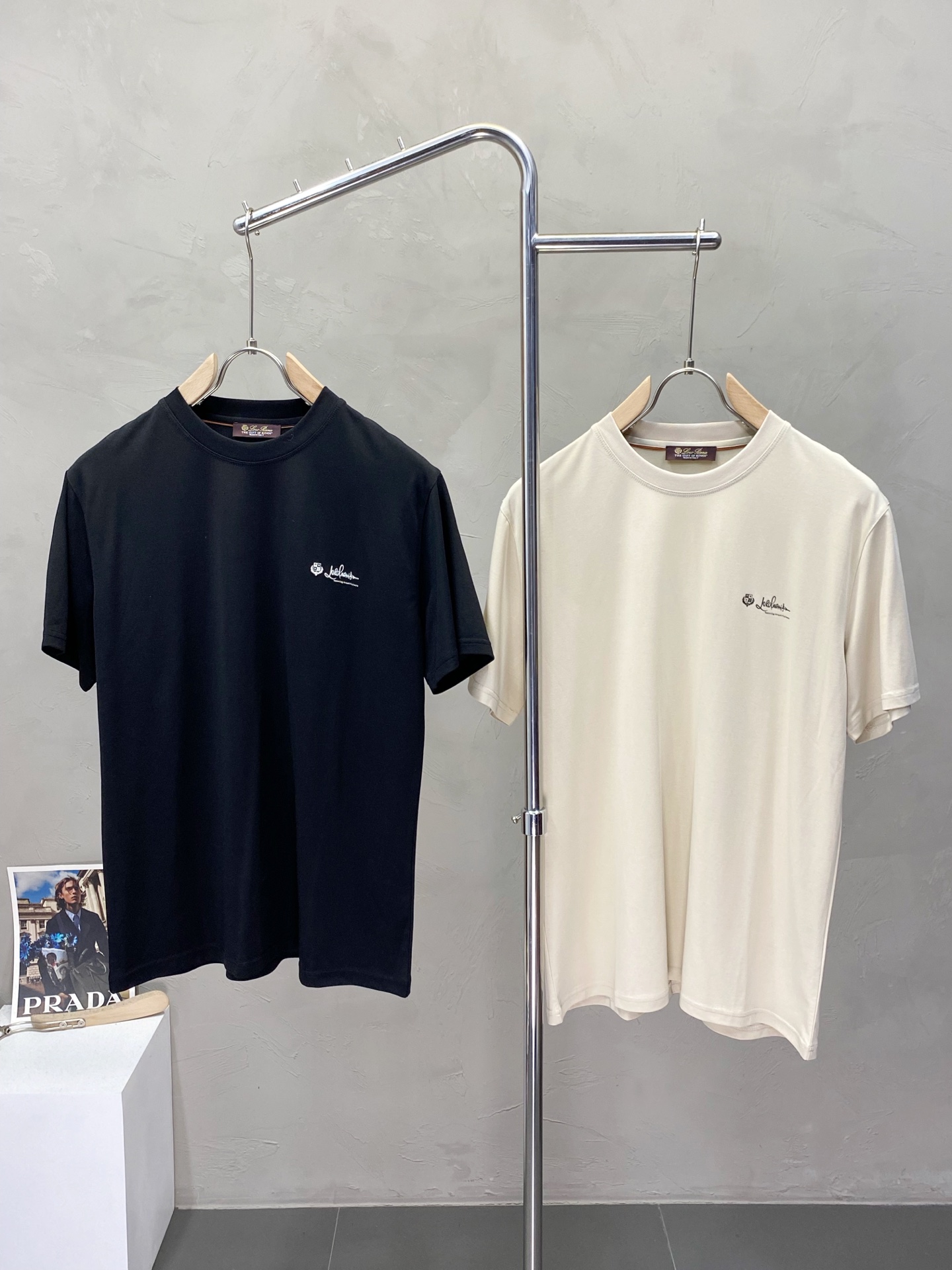 NO:153190,.LP-Loro Piana exclusively offers new original single men's casual short sleeves, high-end customization, high-end version, fashionable and versatile imported fabric, super soft and delicate, skin-friendly and comfortable to wear, high-end boutique, OEM, fine-made top body, very good, men's essential items, three standards, code M-2XL,,loro piga,loro piga,T-shirt,alexander wang19860909.LP-Loro Piana诺悠翩雅独家专供新款原单男士休闲短袖 高端定制 高版本 时尚百搭爆款进口面料 手感超柔软细腻 穿着亲肤舒适 高端精品 代工厂精细做上身非常赞 男士必备单品 三标齐全 码数M-2XL,,loro piana,loro piana,T-shirt,alexander wang,Men's clothing