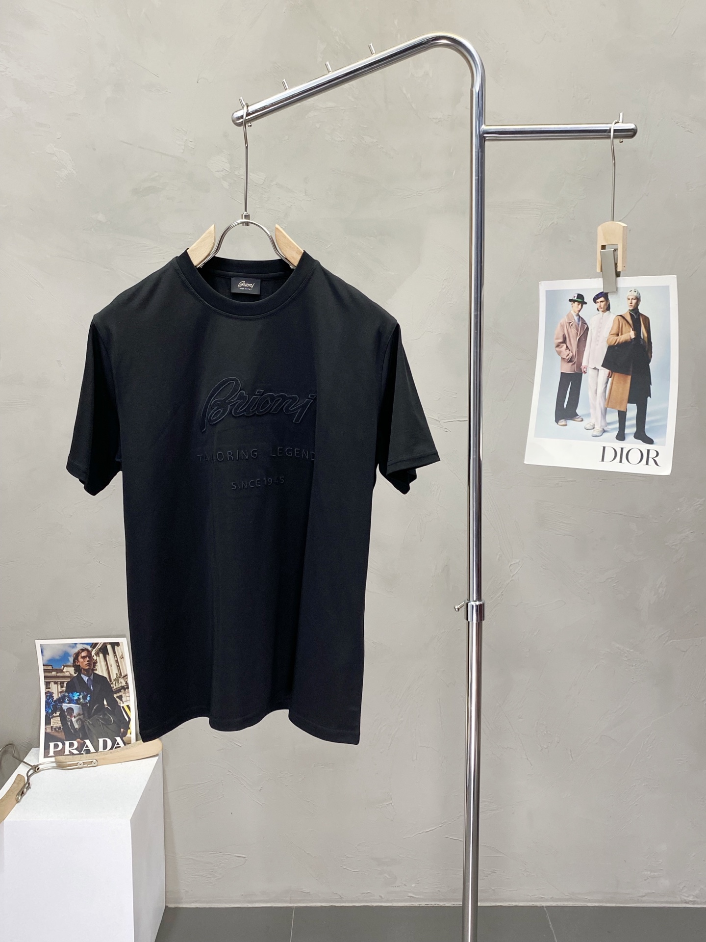 NO:156076,.Brioni exclusively offers new original single men's casual short sleeves, high-end customization, high-end version, fashionable and versatile imported fabric, super soft and delicate, skin-friendly and comfortable to wear, high-end boutique, OEM, fine-made top body, very good, men's essential items, three standards, code M-2XL,, T-shirt, alexander wang19860909.Brioni布里奥尼独家专供新款原单男士休闲短袖 高端定制 高版本 时尚百搭爆款进口面料 手感超柔软细腻 穿着亲肤舒适 高端精品 代工厂精细做上身非常赞 男士必备单品 三标齐全 码数M-2XL,,T-shirt,alexander wang,Men's clothing