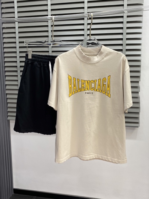 Balenciaga Men's Two-Piece T-Shirt and Shorts Set - Stylish and Comfortable 1 Balenciaga Men's Two-Piece T-Shirt and Shorts Set - Stylish and Comfortable