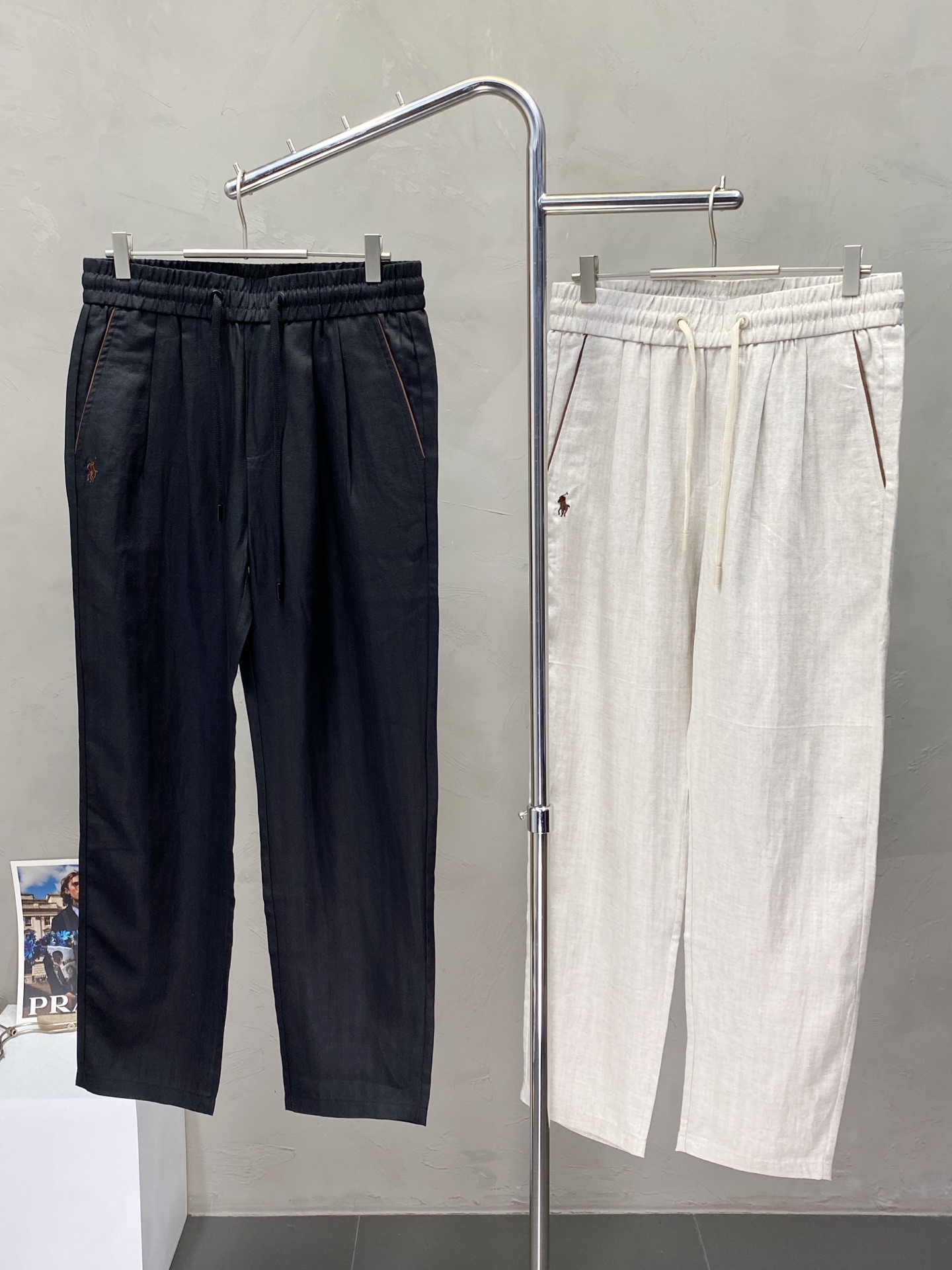 NO:153100,.Ralph Lauren exclusively for new spring and summer casual pants high-end version!  Customized fabrics for counters are breathable and comfortable, with impeccable details, and the brand element design concept reflects high quality. The feel is delicate and soft!  It is casually cut, with a great upper body style!  Count 29-38, loro piana, alexander wang19860909.Ralph Lauren拉夫劳伦独家专供新款春夏休闲裤 高端版本！专柜定制面料 透气舒适度高,细节无可挑剔,品牌元素设计理念,体现高品质.手感细腻柔软！呈现休闲裁剪,上身版型超赞！码数29-38,,loro piana,alexander wang,Men's clothing