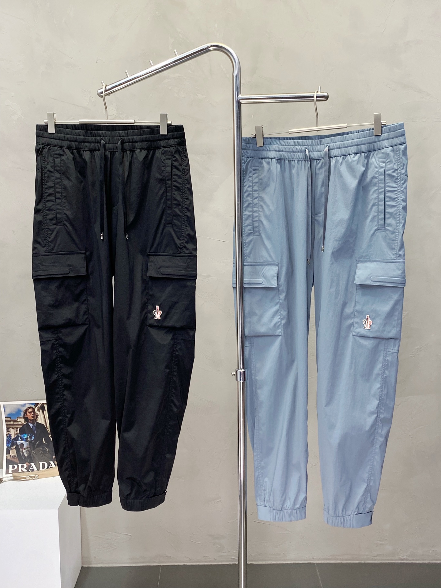 NO:155948,.Moncler masked exclusively for new spring and summer casual pants, high-end version!  Customized fabrics for counters are breathable and comfortable, with impeccable details, and the brand element design concept reflects high quality. The feel is delicate and soft!  It is casually cut, with a great upper body style!  Code number M-4XL, christian louboutin, Moncler, alexander wang19860909.Moncler蒙口独家专供新款春夏休闲裤 高端版本！专柜定制面料 透气舒适度高,细节无可挑剔,品牌元素设计理念,体现高品质.手感细腻柔软！呈现休闲裁剪,上身版型超赞！码数M-4XL,,christian louboutin,Moncler,alexander wang,Men's clothing