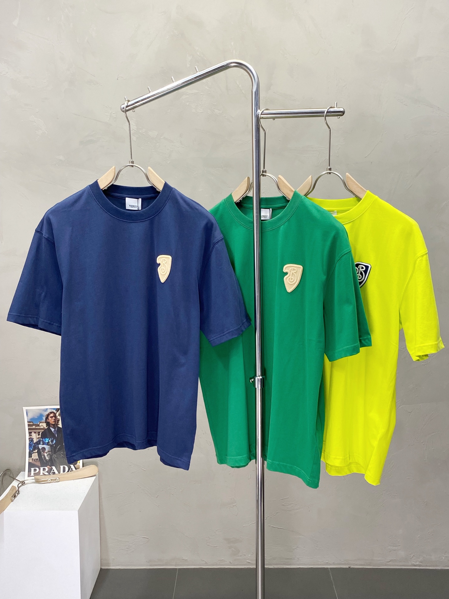 NO:156085,.Burberry Burberry exclusively offers new men's casual short sleeves, high-end customization, high-end version, fashionable and versatile imported fabric, super soft and delicate, skin-friendly and comfortable to wear, high-end boutique, OEM, fine production, very good for the upper body, men's essential items, complete three standards, S-3XL,,burberry,burberry,T-shirt,alexander wang19860909.Burberry巴宝莉独家专供新款男士休闲短袖 高端定制 高端版本 时尚百搭爆款进口面料 手感超柔软细腻 穿着亲肤舒适 高端精品 代工厂精细做上身非常赞 男士必备单品 三标齐全 码数S-3XL,,burberry,burberry,T-shirt,alexander wang,Men's clothing