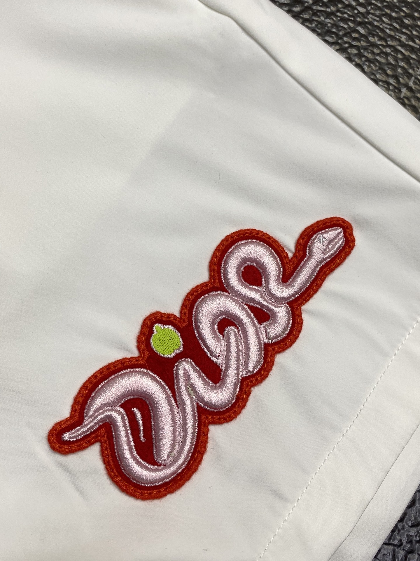 。Dior迪奥💥独家专供新款短裤🩳高端版本！专柜定制面料 透气舒适度高，细节无可挑剔，品牌元素设计理念，