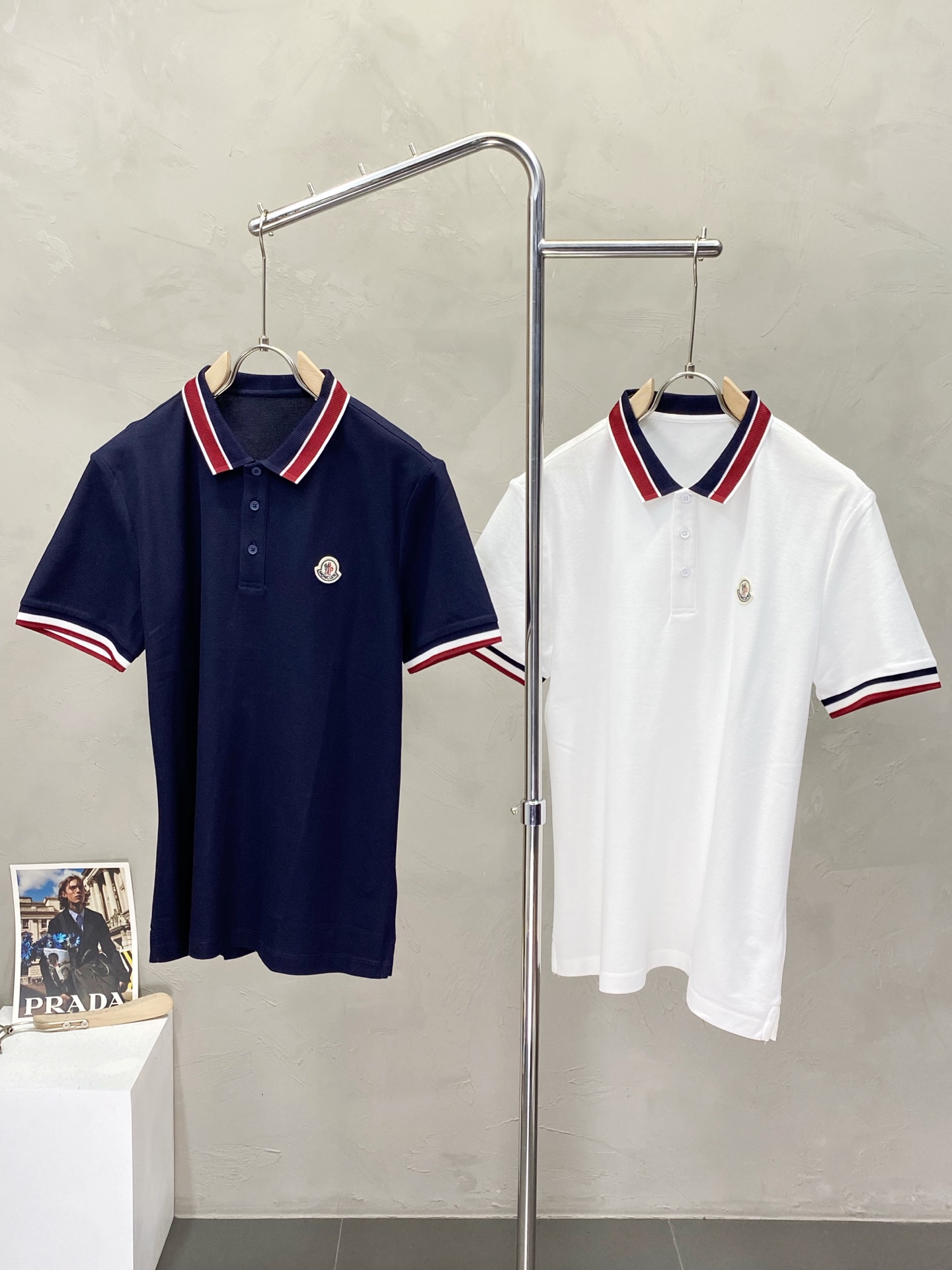 NO:155987,.Moncler mask exclusively offers new men's casual short sleeves, high-end customization, high-end version, fashionable and versatile imported fabric, super soft and delicate, skin-friendly and comfortable to wear, high-end boutique, OEM, fine-tuned top-body, men's essential items, complete three standards, M-3XL,,christian louboutin,Moncler,T-shirt,alexander wang19860909.Moncler蒙口独家专供新款男士休闲短袖 高端定制 高端版本 时尚百搭爆款进口面料 手感超柔软细腻 穿着亲肤舒适 高端精品 代工厂精细做上身非常赞 男士必备单品 三标齐全 码数M-3XL,,christian louboutin,Moncler,T-shirt,alexander wang,Men's clothing